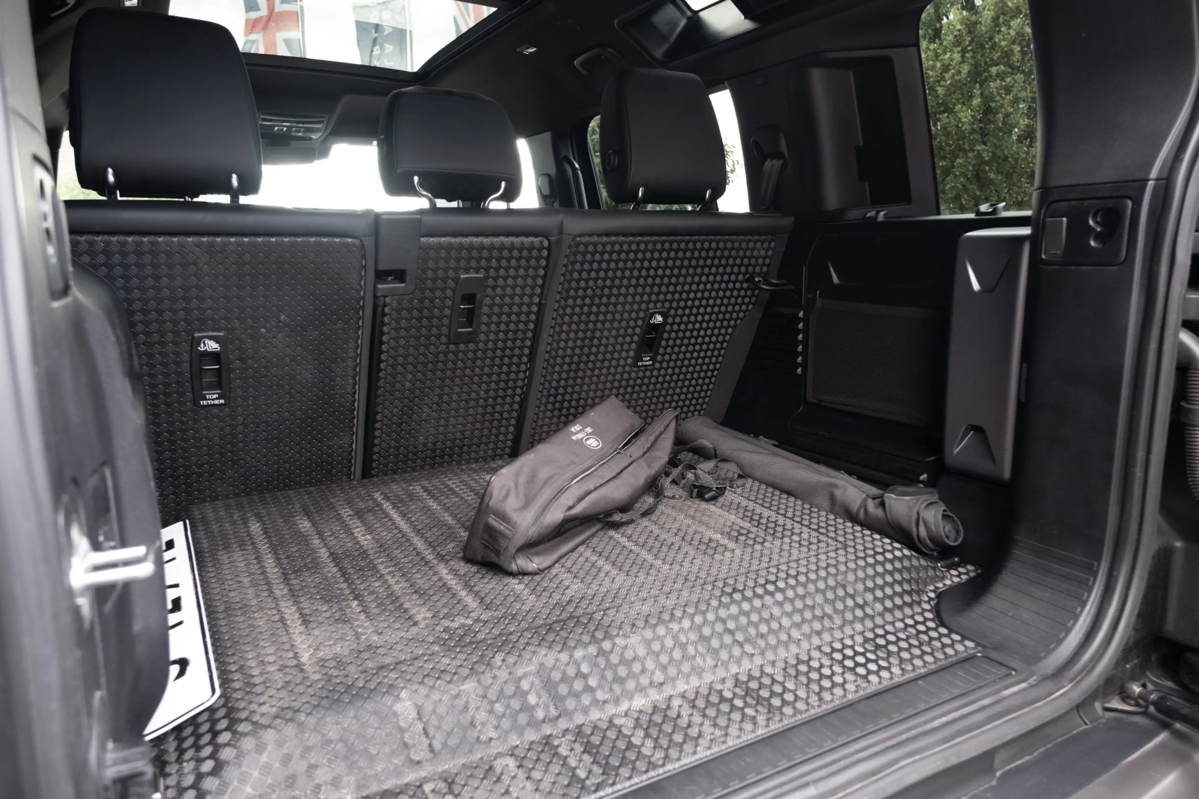 Land Rover Defender 110 2.0 P400e 110 X-Dynamic SE / 22'' Heritage/ Sc — photo 20