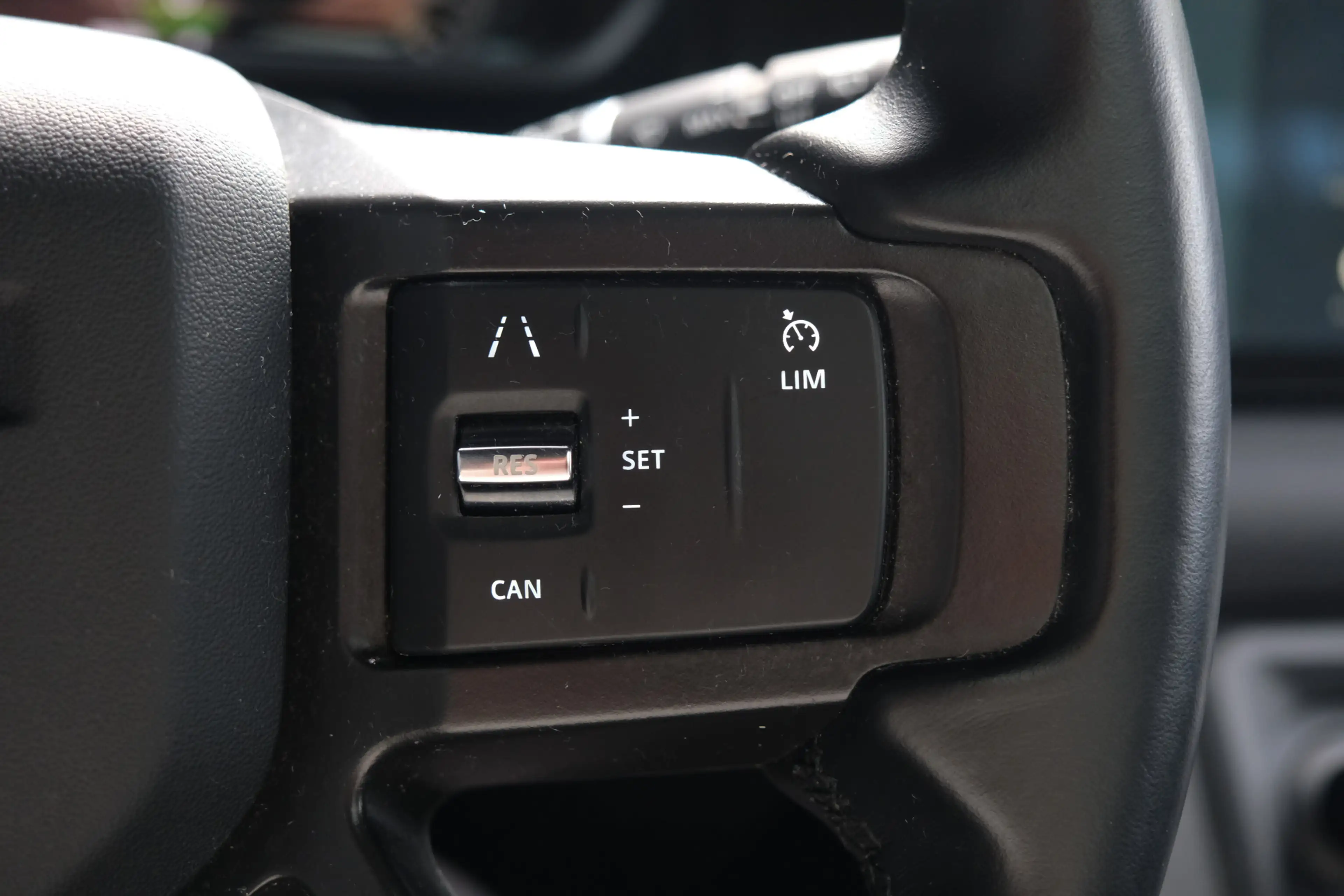 Land Rover Defender 110 2.0 P400e 110 X-Dynamic SE / 22'' Heritage/ Sc — photo 30