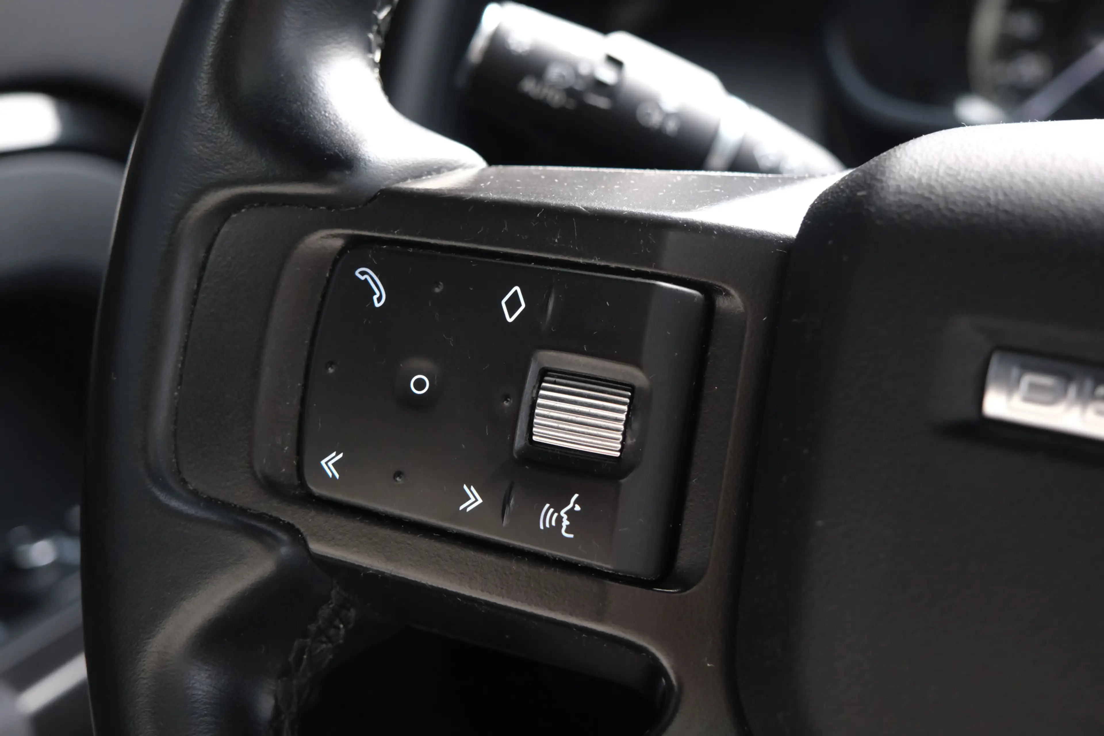 Land Rover Defender 110 2.0 P400e 110 X-Dynamic SE / 22'' Heritage/ Sc — photo 31