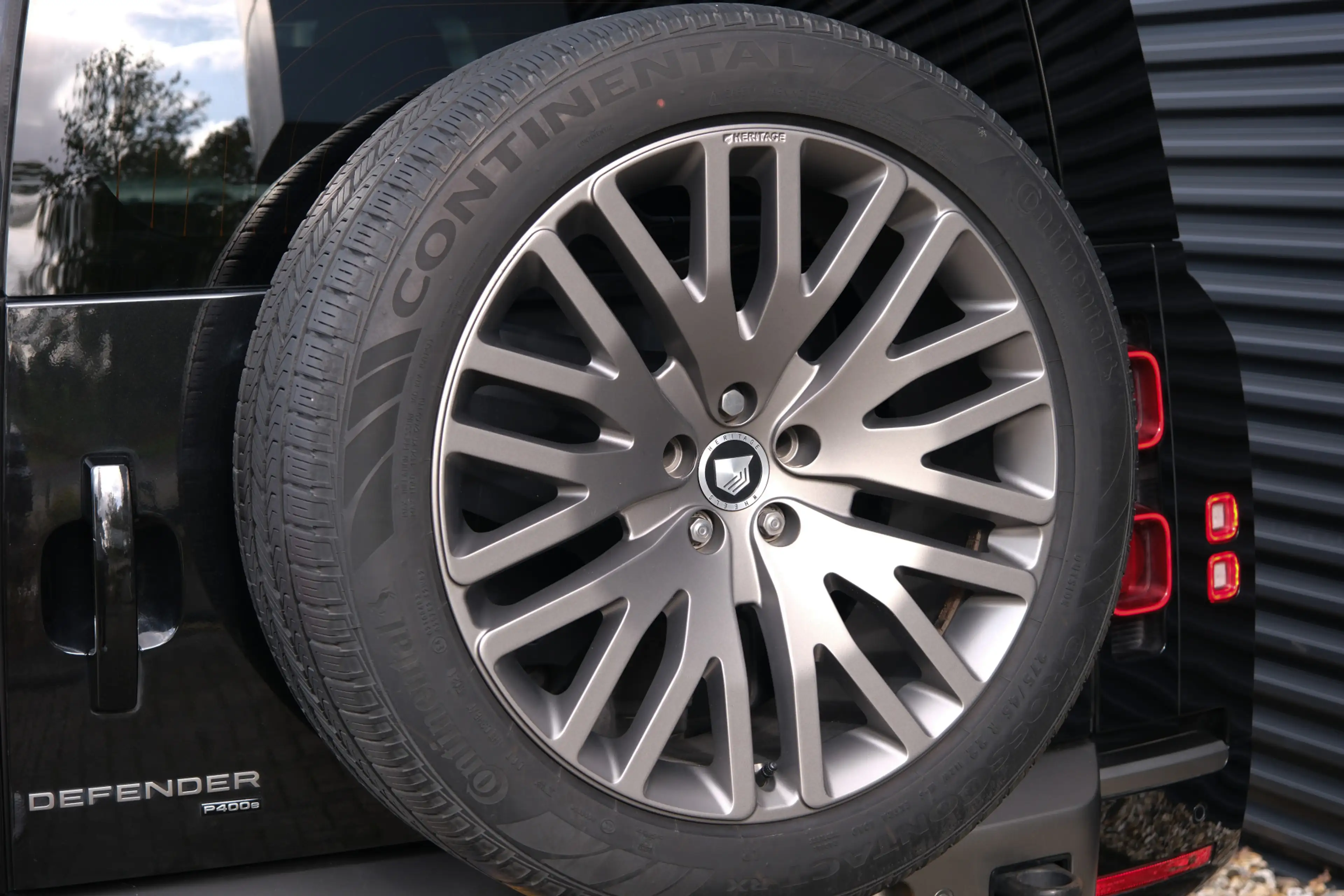 Land Rover Defender 110 2.0 P400e 110 X-Dynamic SE / 22'' Heritage/ Sc — photo 14
