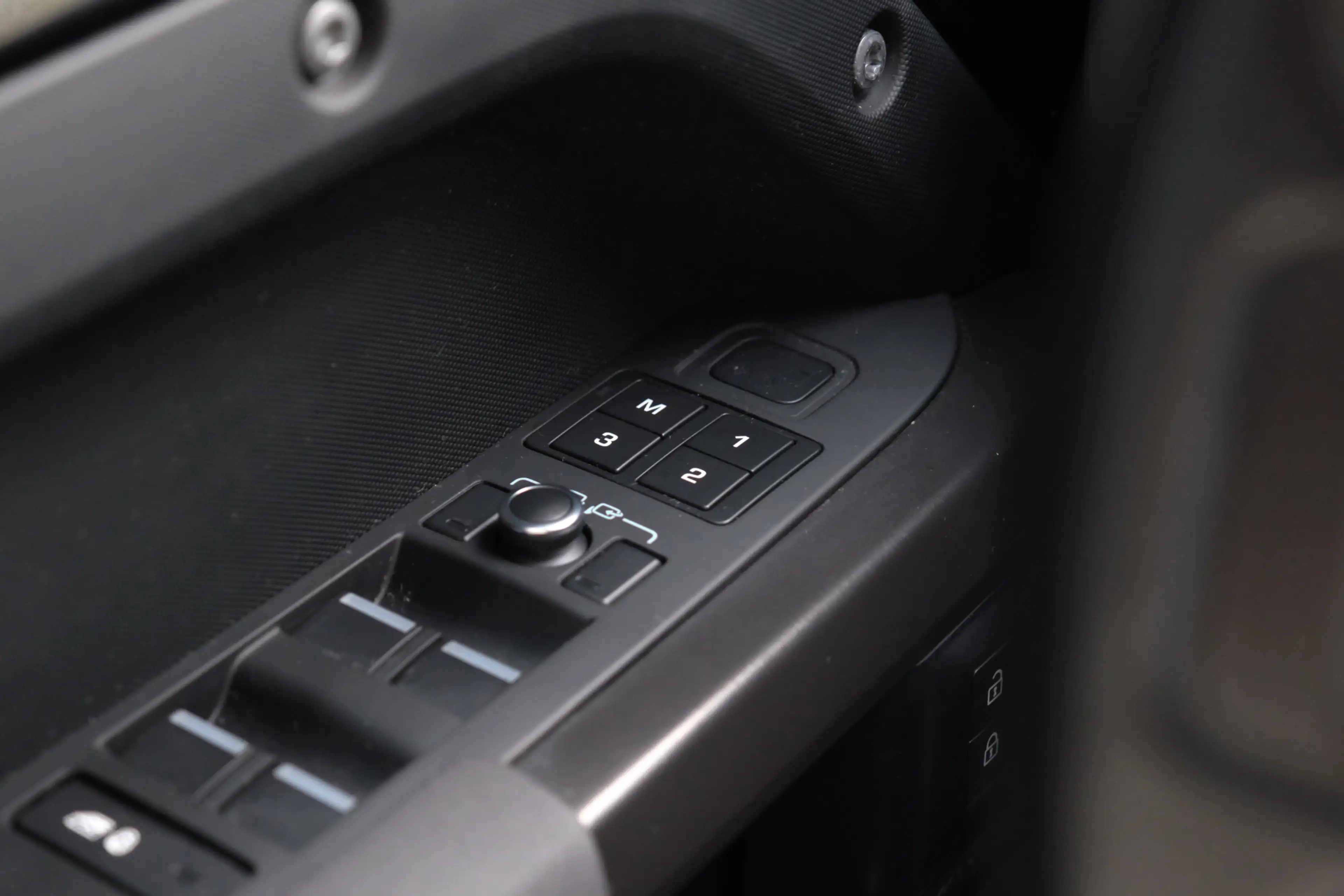 Land Rover Defender 110 2.0 P400e 110 X-Dynamic SE / 22'' Heritage/ Sc — photo 33