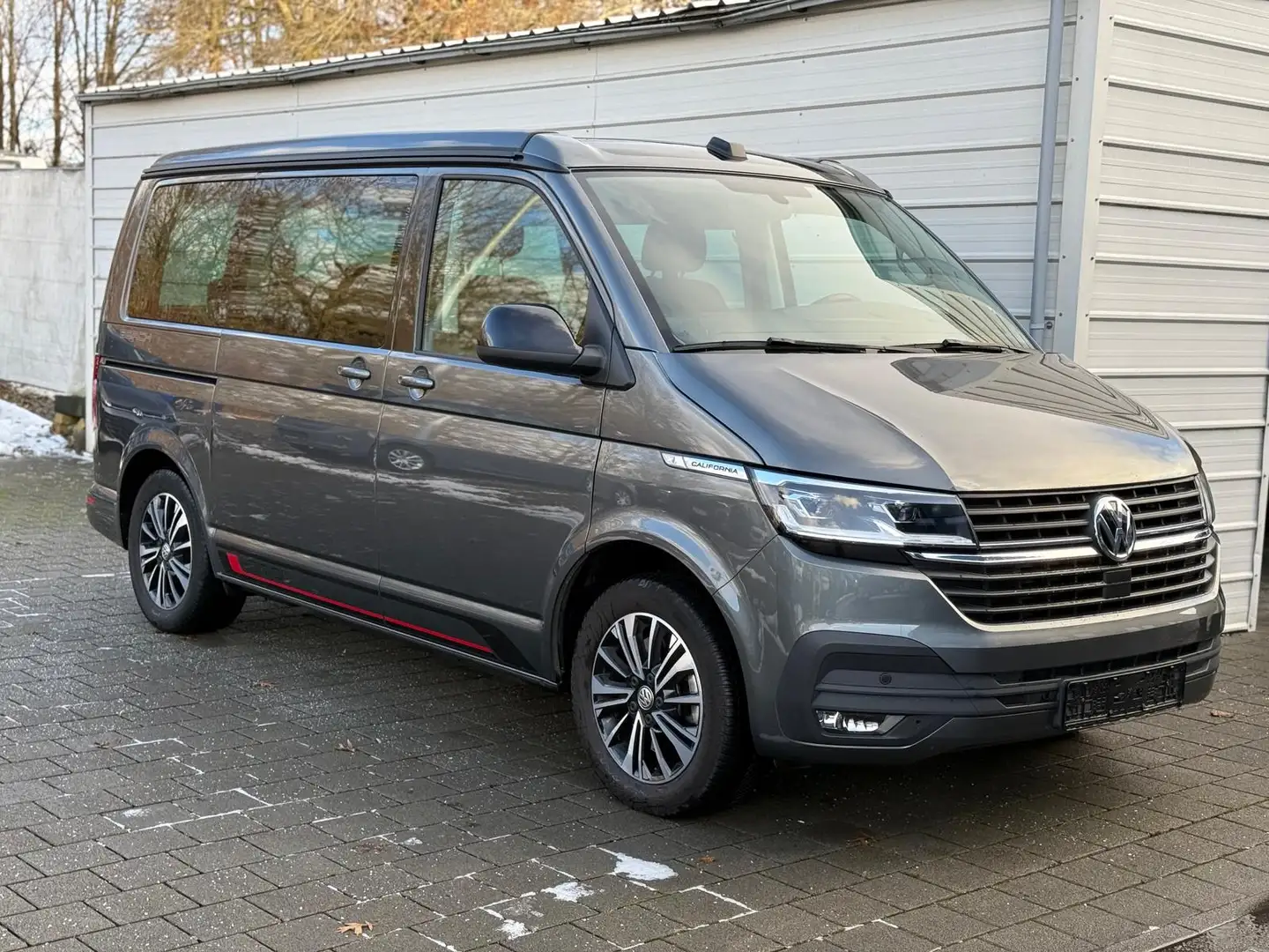 Volkswagen T6.1 California T6.1 2.0 TDI DSG California Beach "Edition" Grau - 2