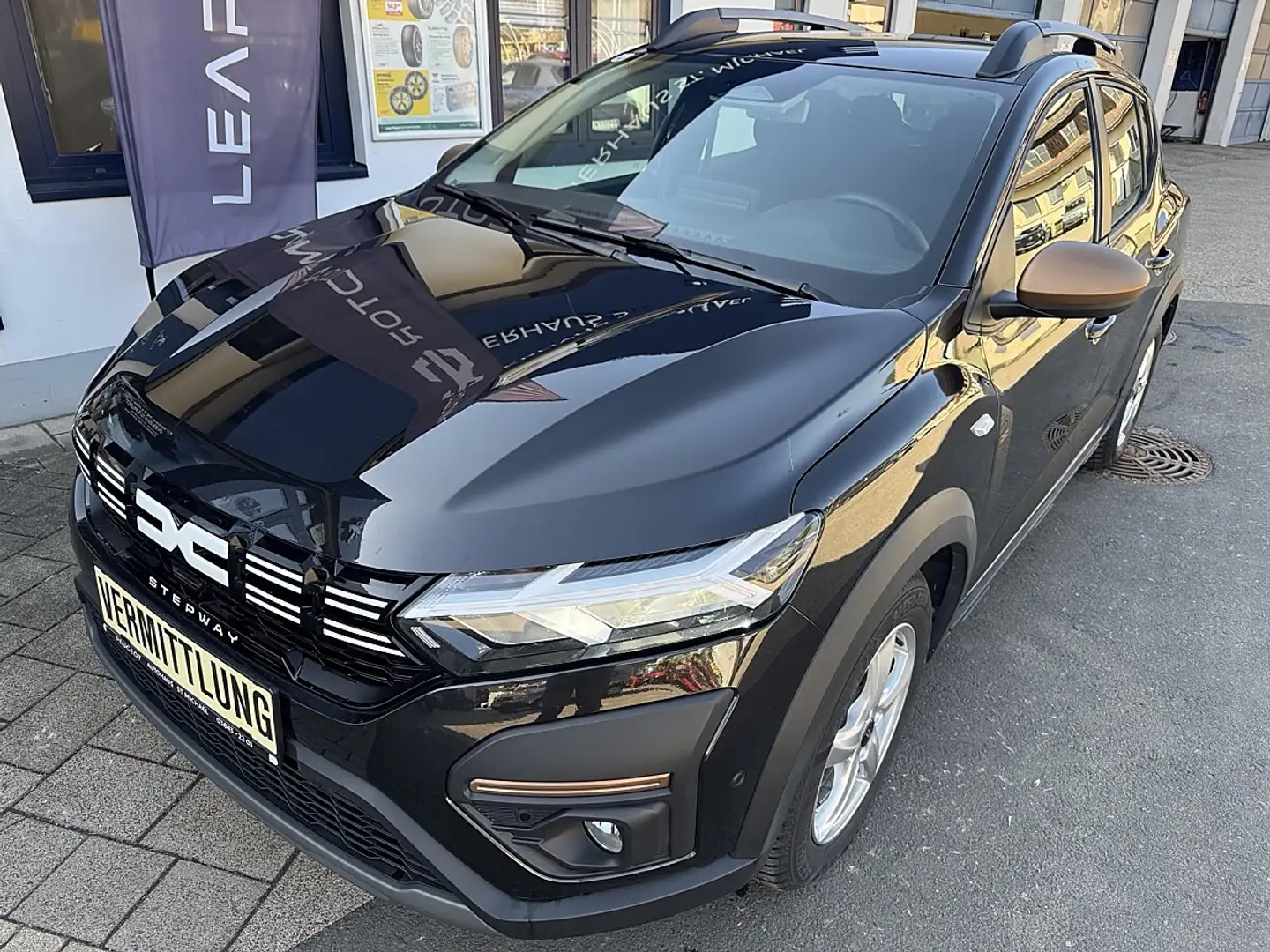 Dacia Sandero Stepway Extreme+ TCe 90 Schwarz - 1