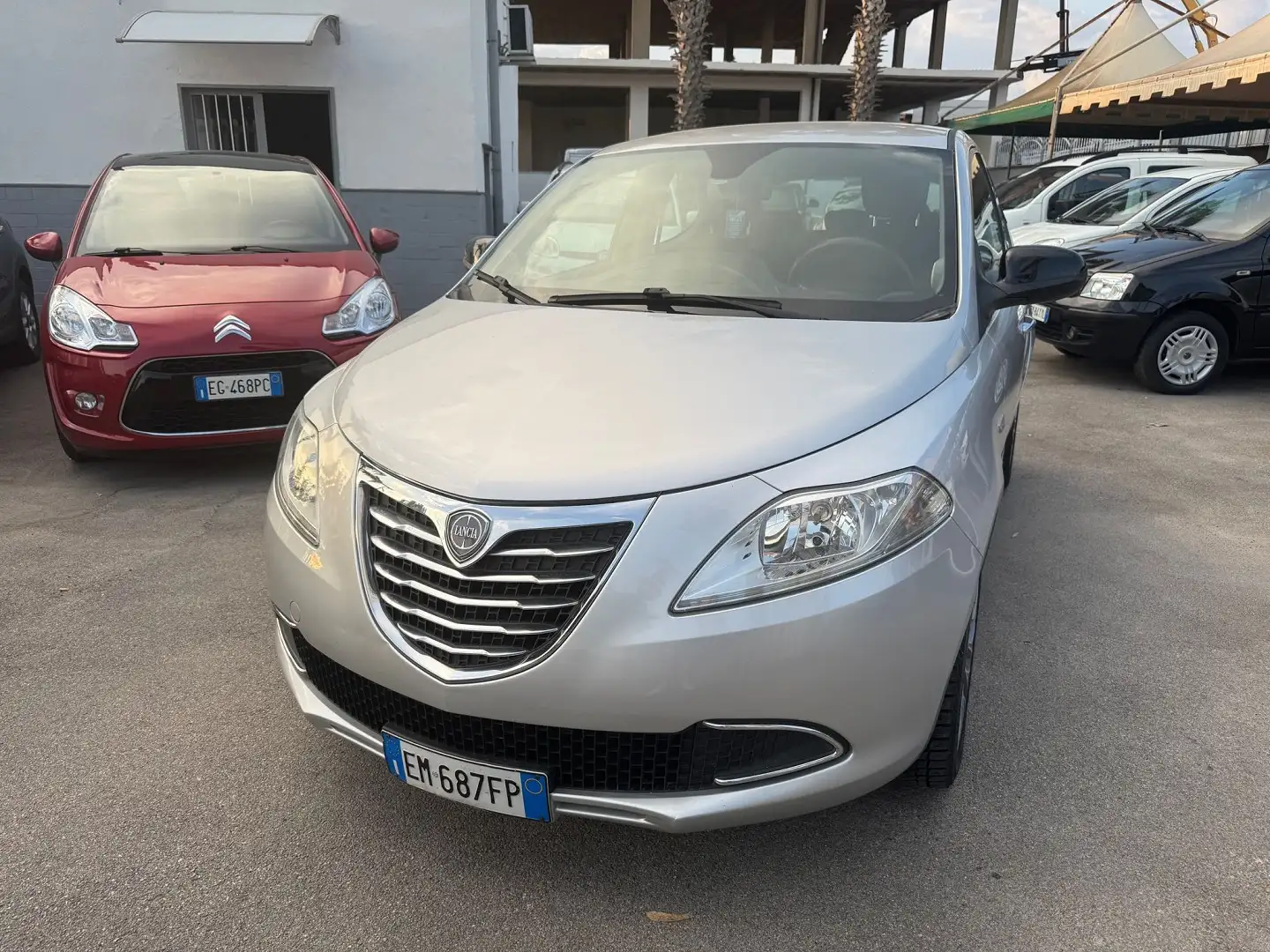 Lancia Ypsilon Ypsilon 1.2 69 CV 5P S&S Oro Grigio - 2