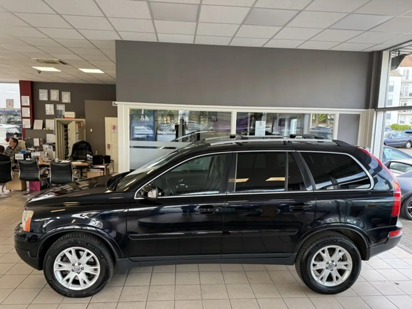 Volvo XC90 Momentum Auto. 4x4 7Sitzer Leder AHK Czarny - 1
