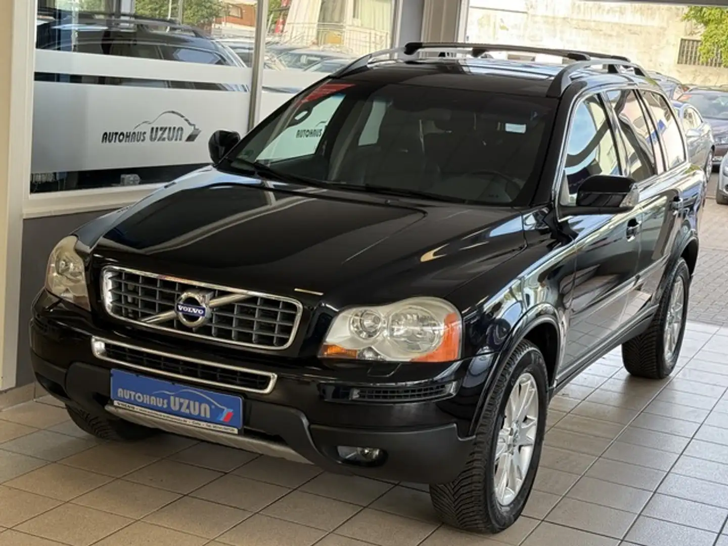 Volvo XC90 Momentum Auto. 4x4 7Sitzer Leder AHK Schwarz - 2