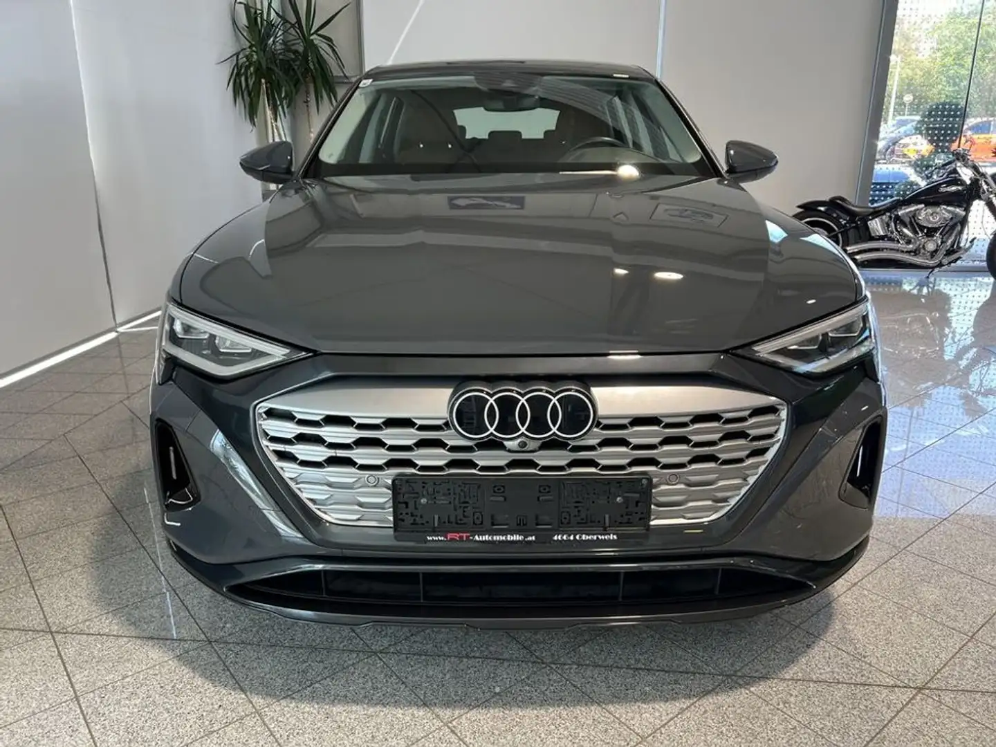 Audi Q8 e-tron 50 advanced quattro Grau - 2