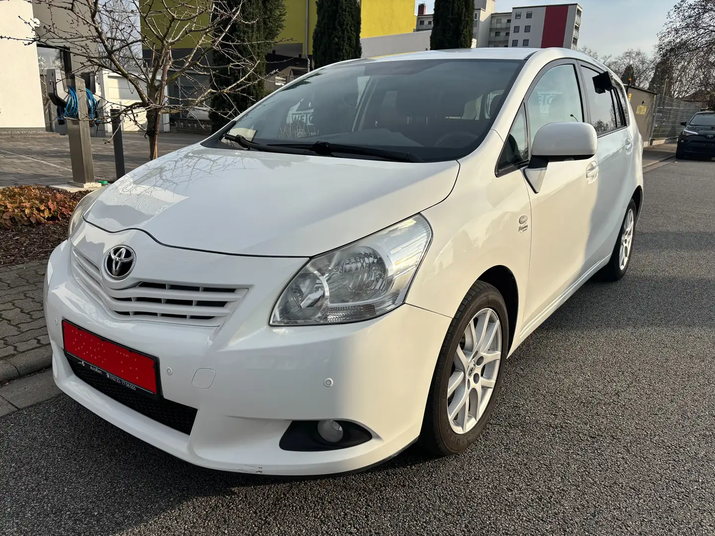 Toyota Verso Travel Bílá - 1