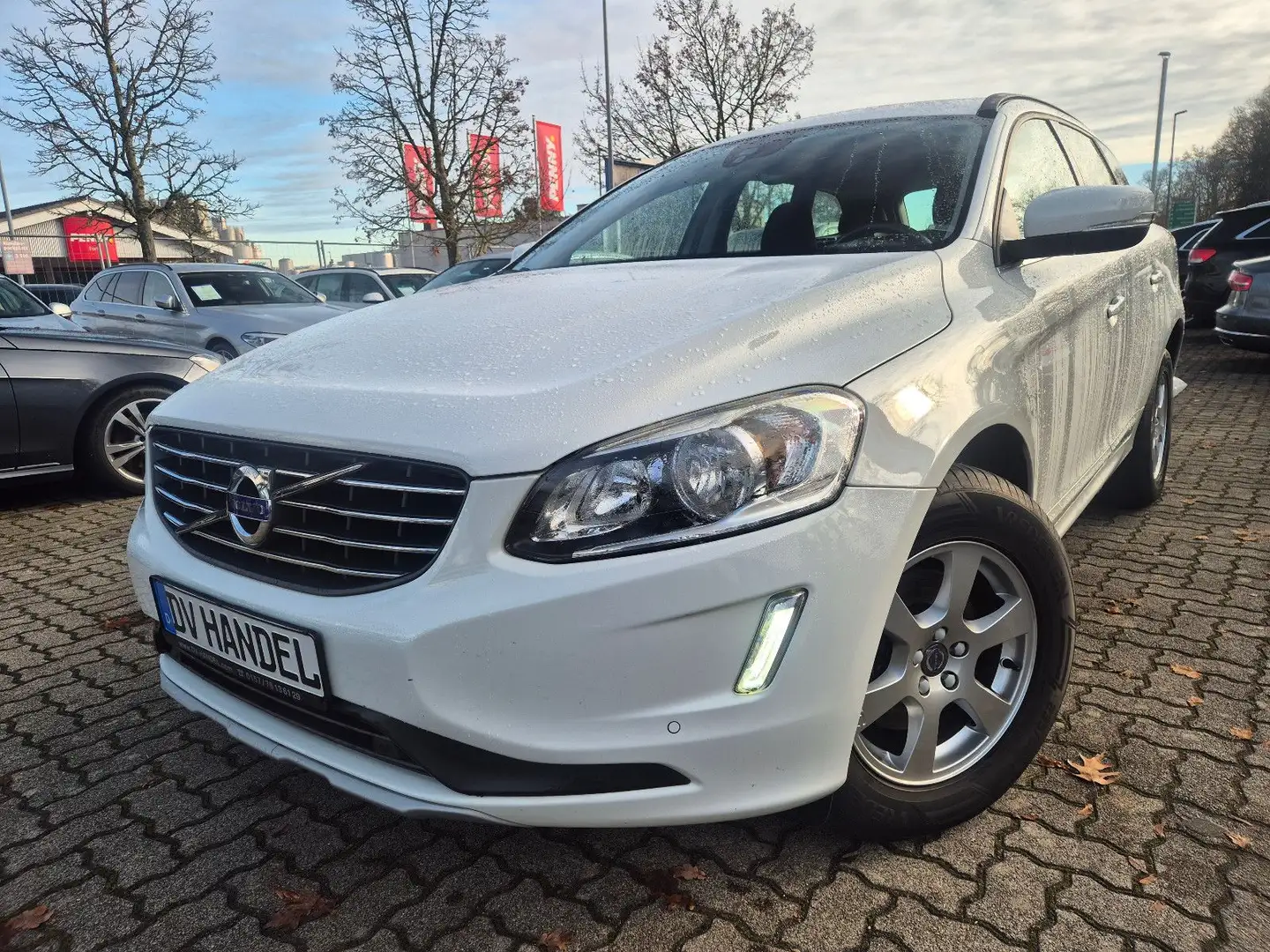 Volvo XC60 XC60 Momentum   *Navi/Kamera/AHK* Blanco - 1