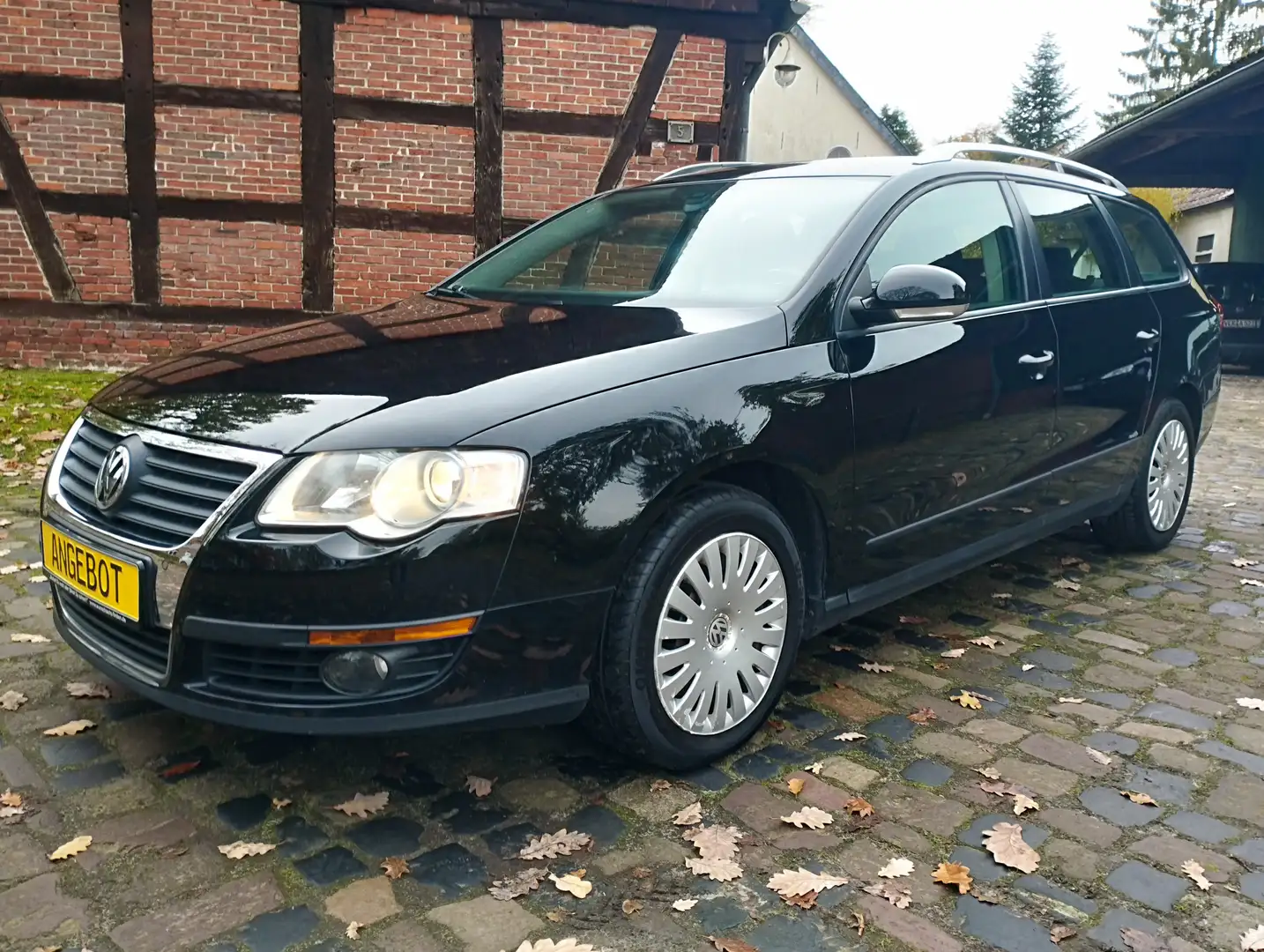 Volkswagen Passat Trendline NAVI PDC AHK TEMP Schwarz - 1