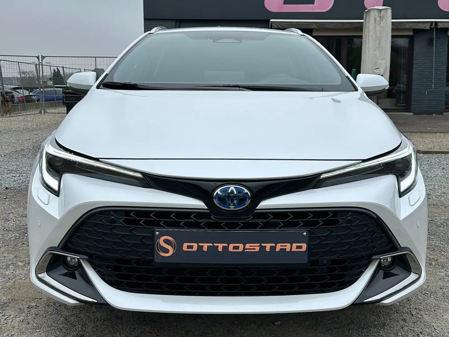 Toyota Corolla TS 1.8 Hybrid Style Wit - 2