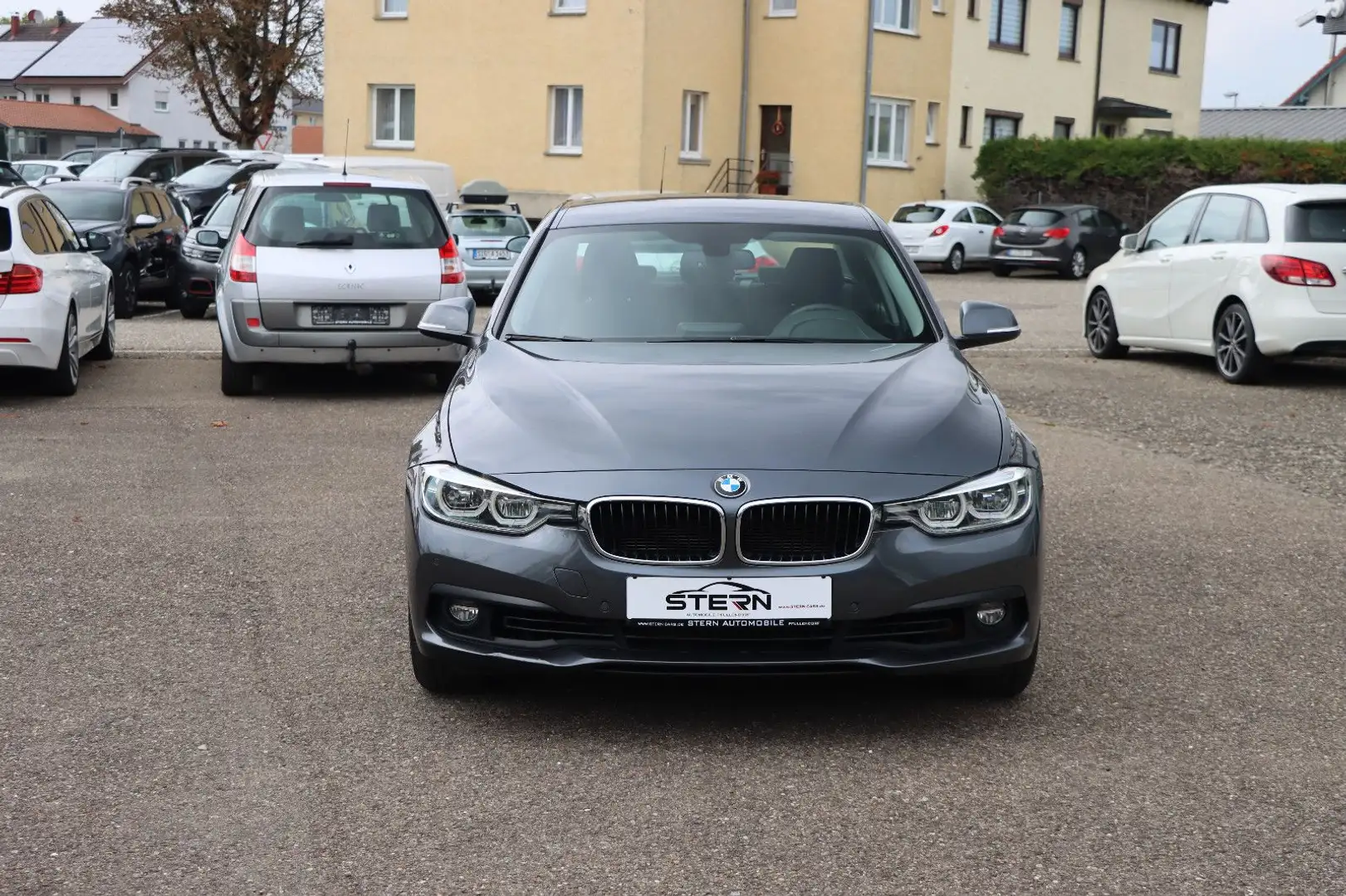 BMW 318 i Advantage l LED l 1.HAND l NAVI l Grau - 2