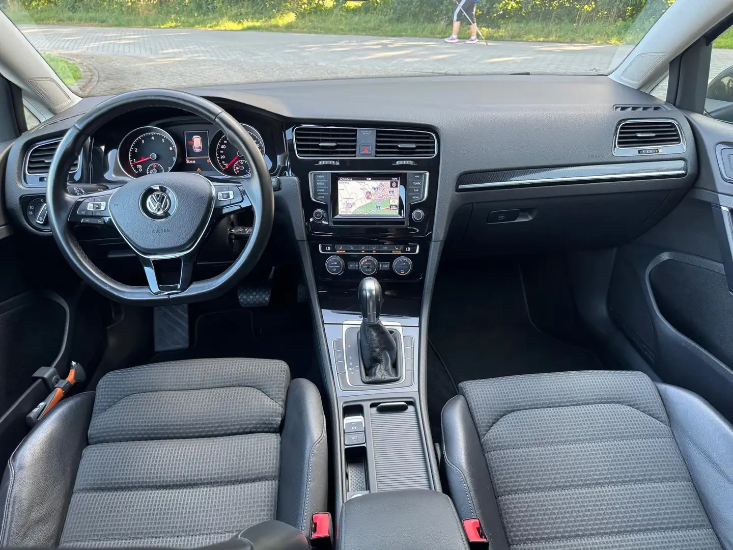Volkswagen Golf Variant 1.2 TSI Highline | Stoelmassage | Trekhaak | Autom Grijs - 2