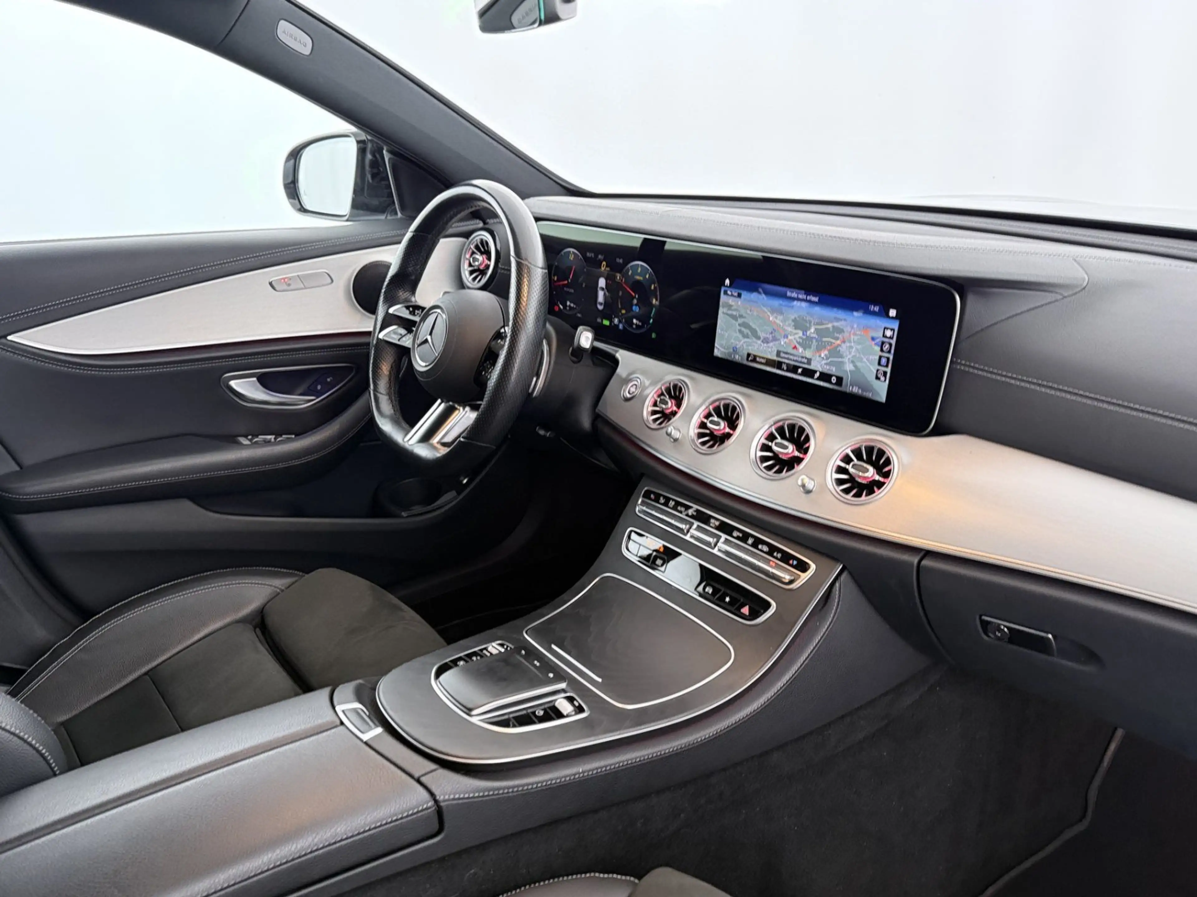 Mercedes-Benz E 300 de 4Matic PHEV AMG-Line Aut LED 360-CAM AHK — photo 14