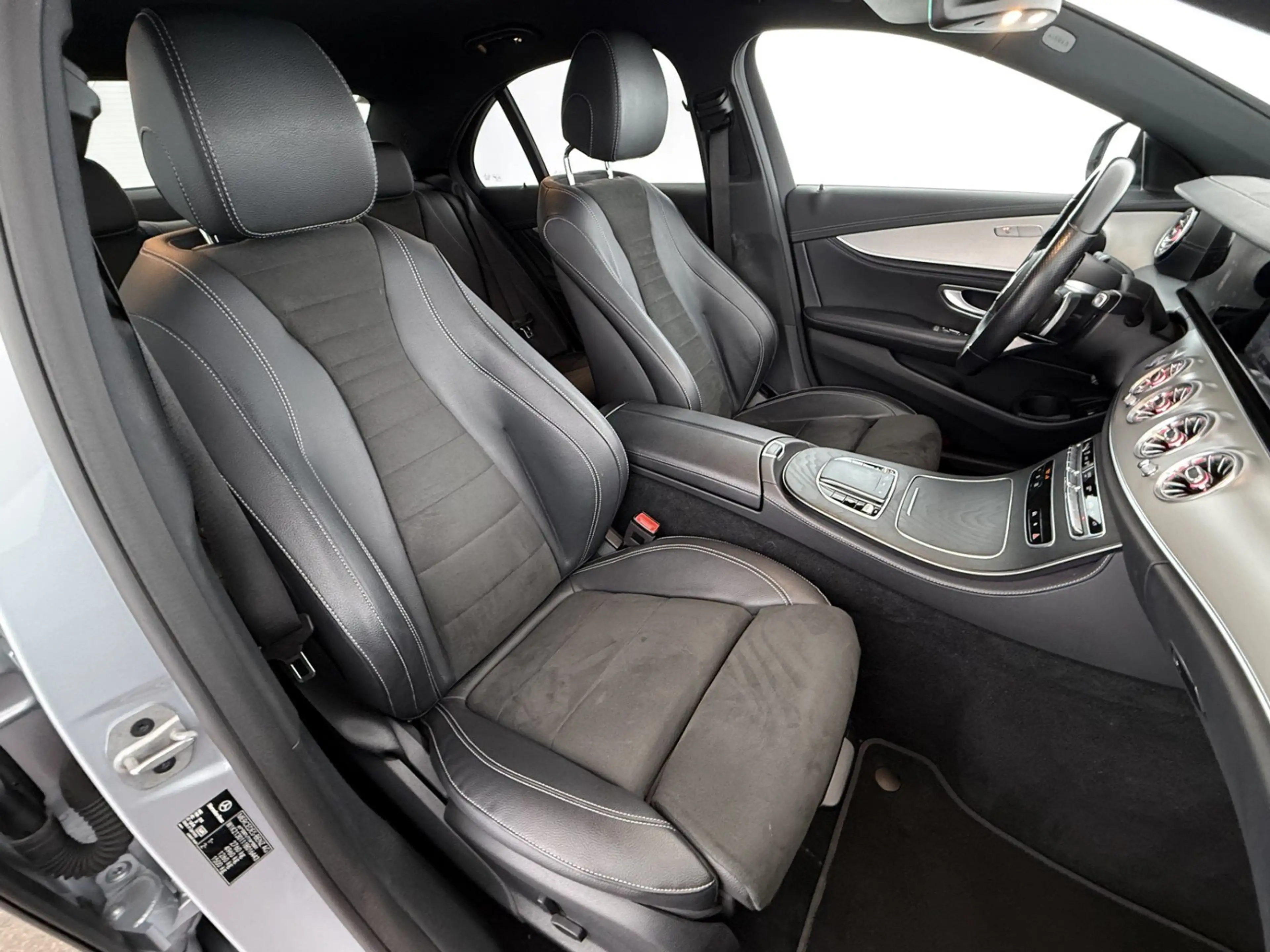 Mercedes-Benz E 300 de 4Matic PHEV AMG-Line Aut LED 360-CAM AHK — photo 15