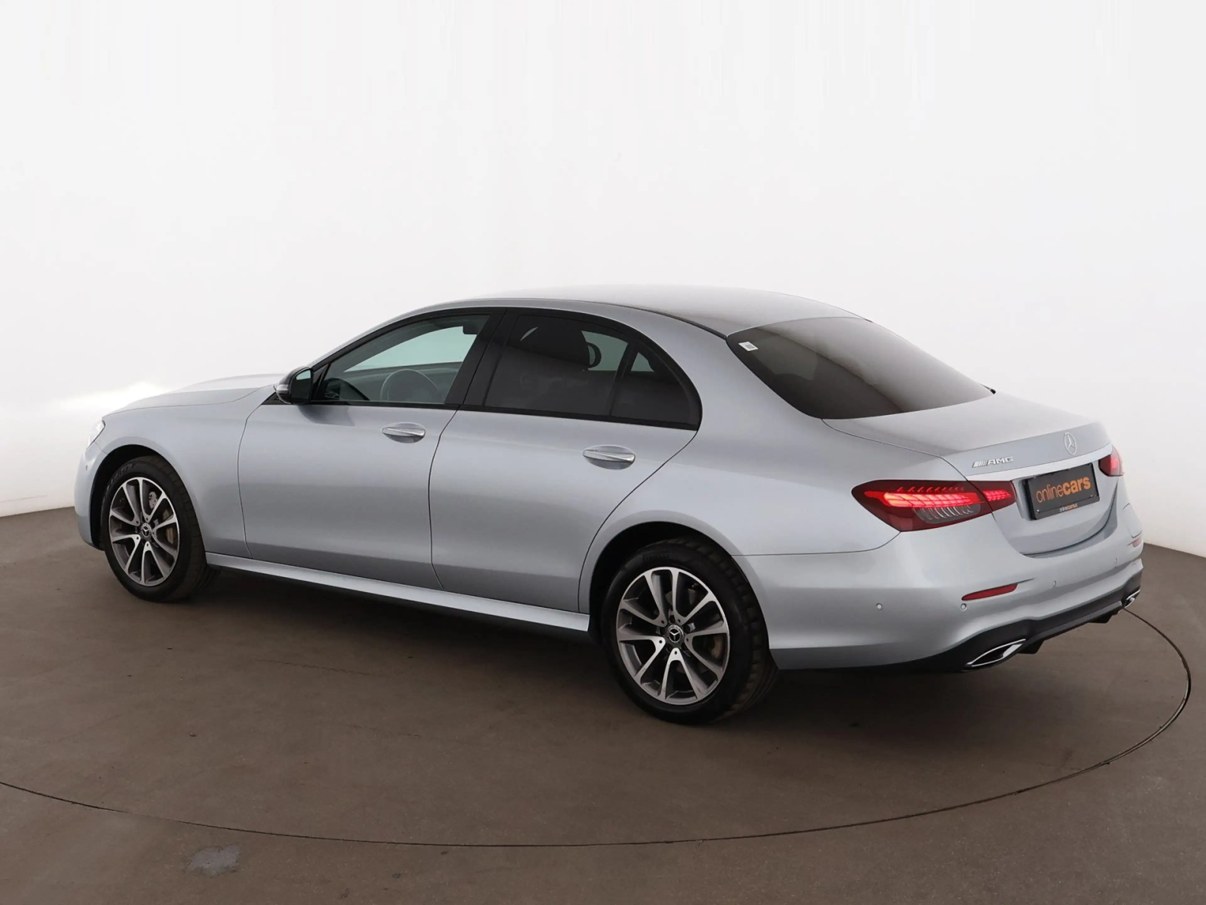Mercedes-Benz E 300 de 4Matic PHEV AMG-Line Aut LED 360-CAM AHK — photo 6