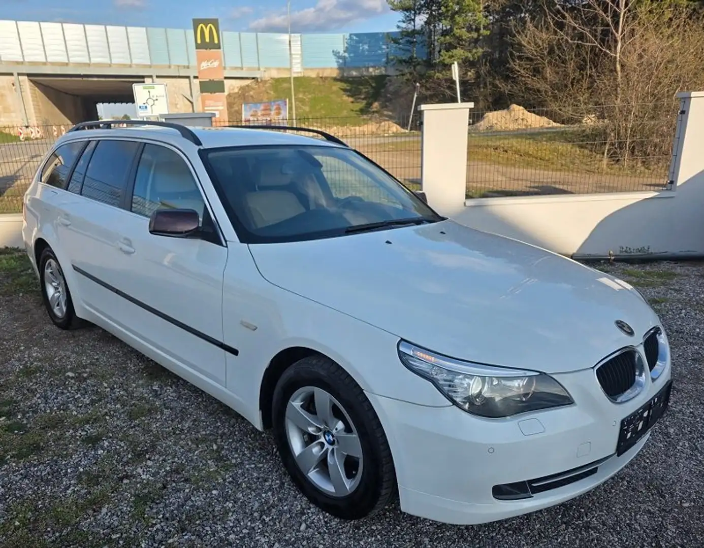 BMW 520 520d Touring Österreich-Paket Weiß - 2