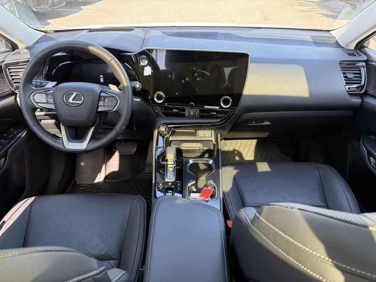 Lexus NX снимка Lexus NX