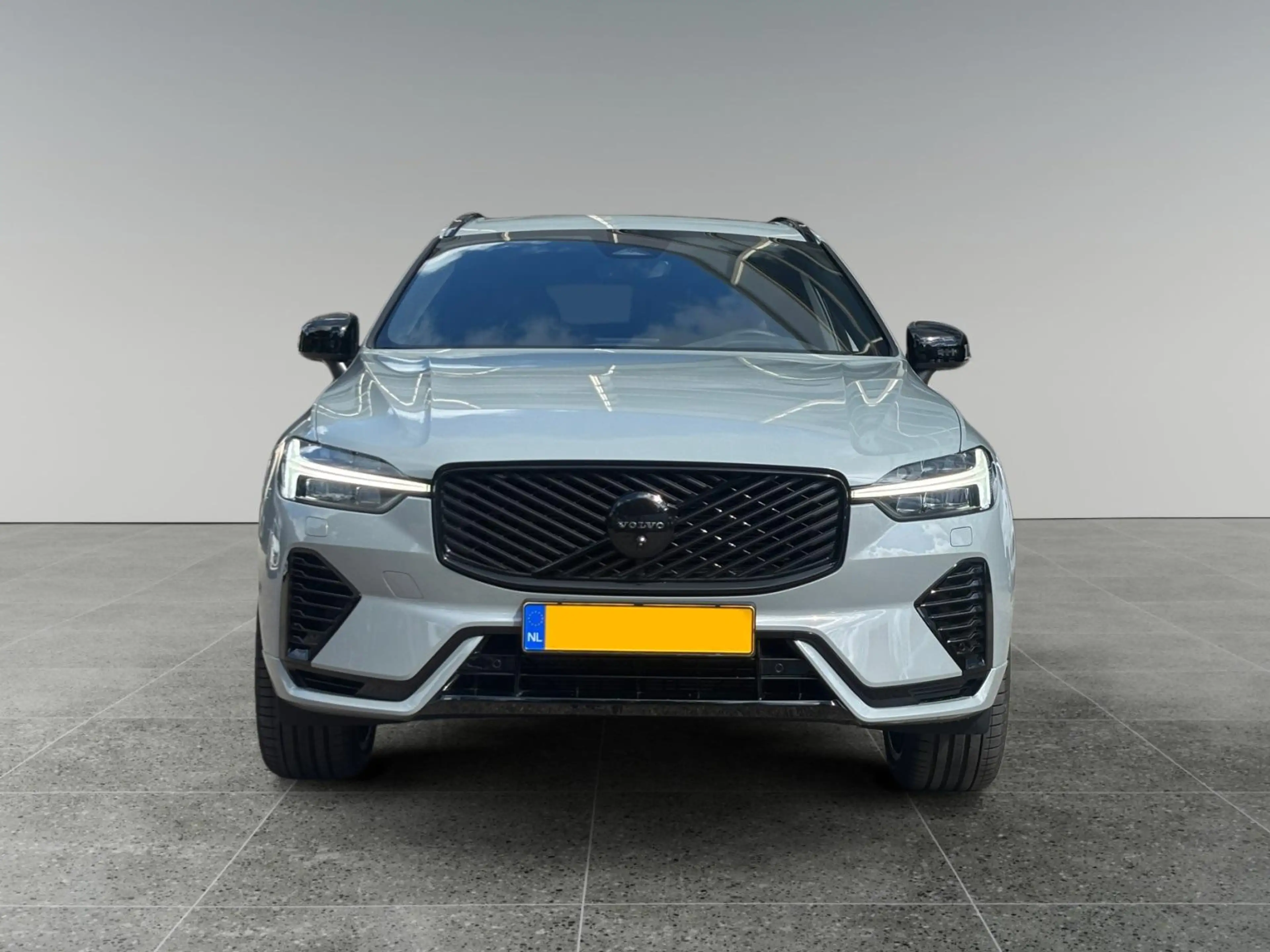 Volvo XC60 T8 Plug-in AWD Ultra Black Edition | TREKHAAK | AD — photo 8