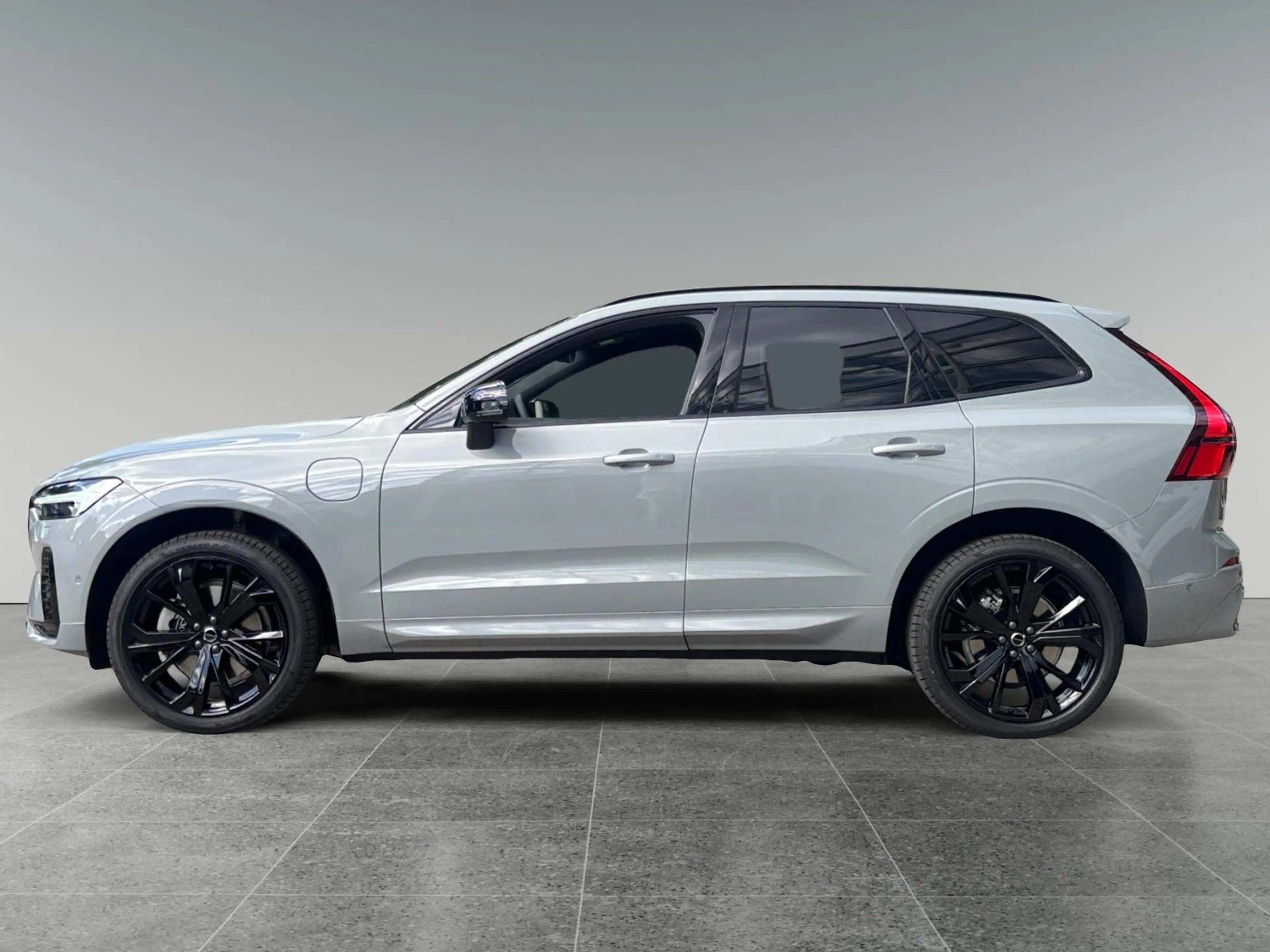 Volvo XC60 T8 Plug-in AWD Ultra Black Edition | TREKHAAK | AD — photo 2