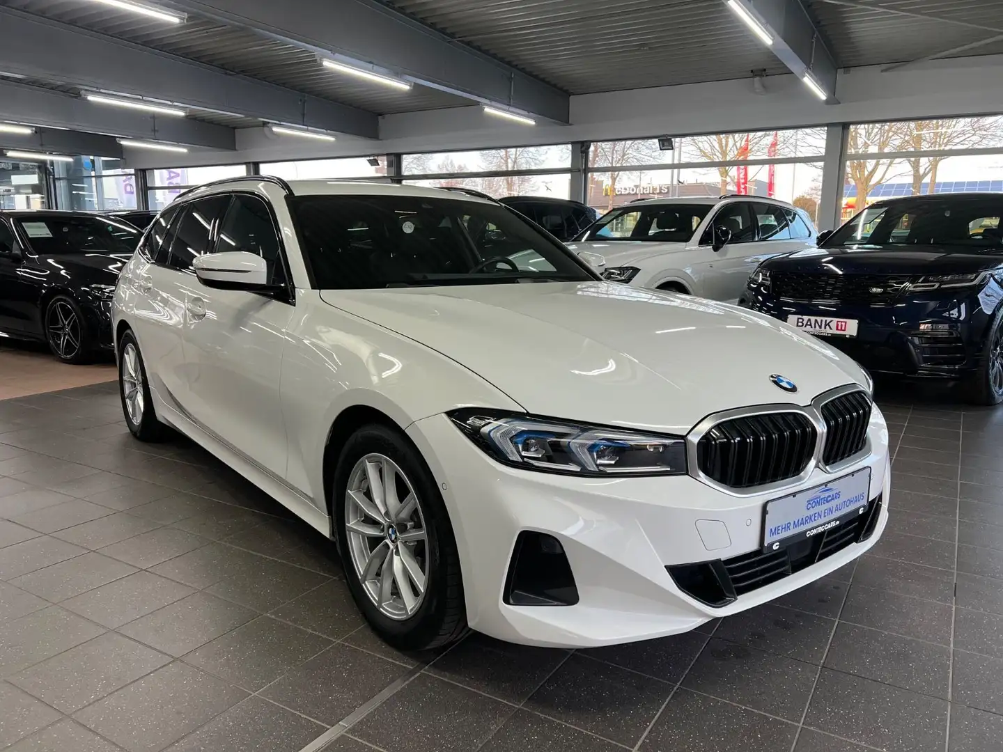 BMW 318 318d Touring Innovation+AHK+Keyless+ACC+Sensatec Blanc - 2