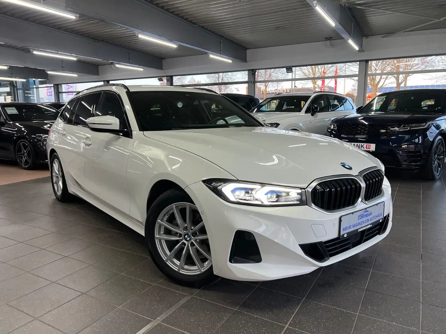 BMW 318 318d Touring Innovation+AHK+Keyless+ACC+Sensatec Blanc - 1