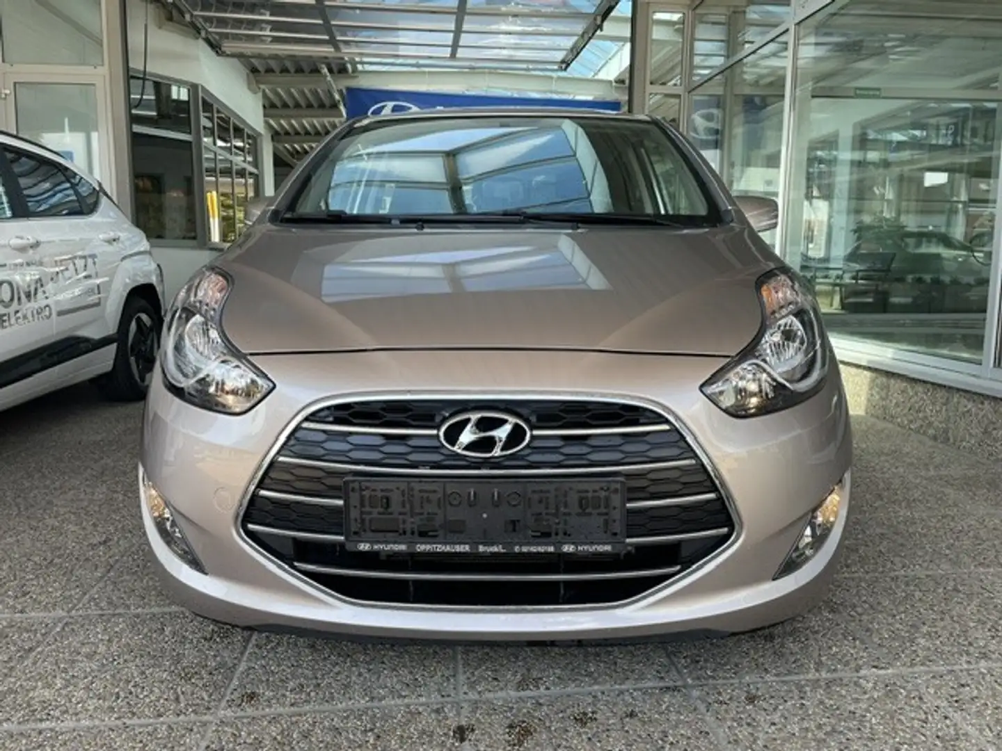 Hyundai iX20 1,6 CVVT Level 3 Aut. Beige - 2