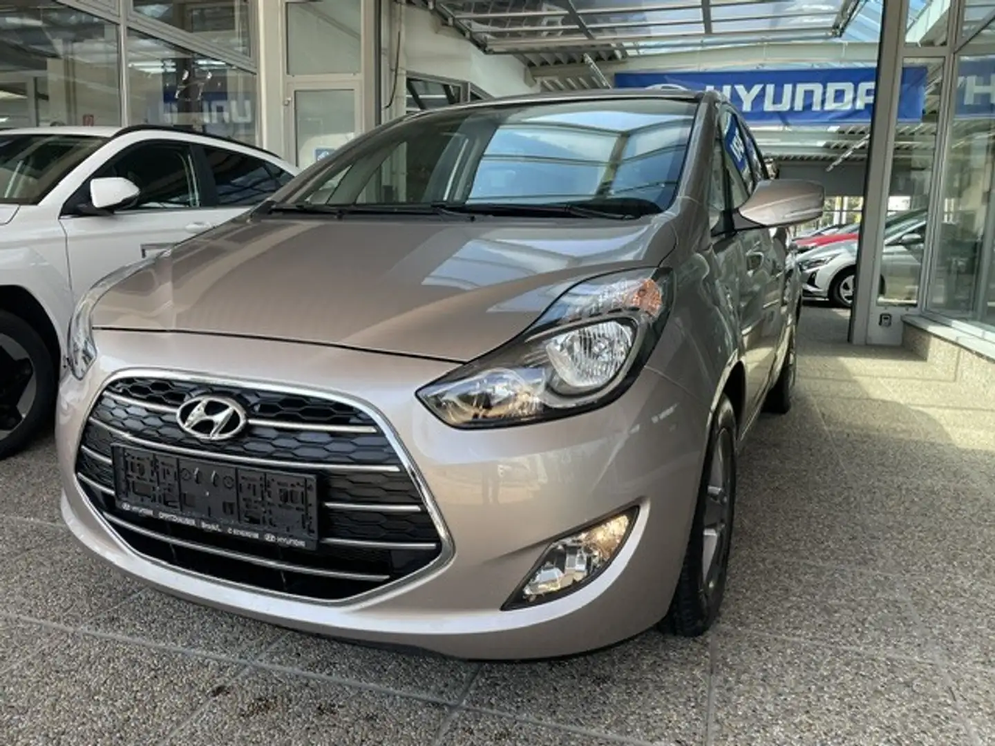 Hyundai iX20 1,6 CVVT Level 3 Aut. Beige - 1