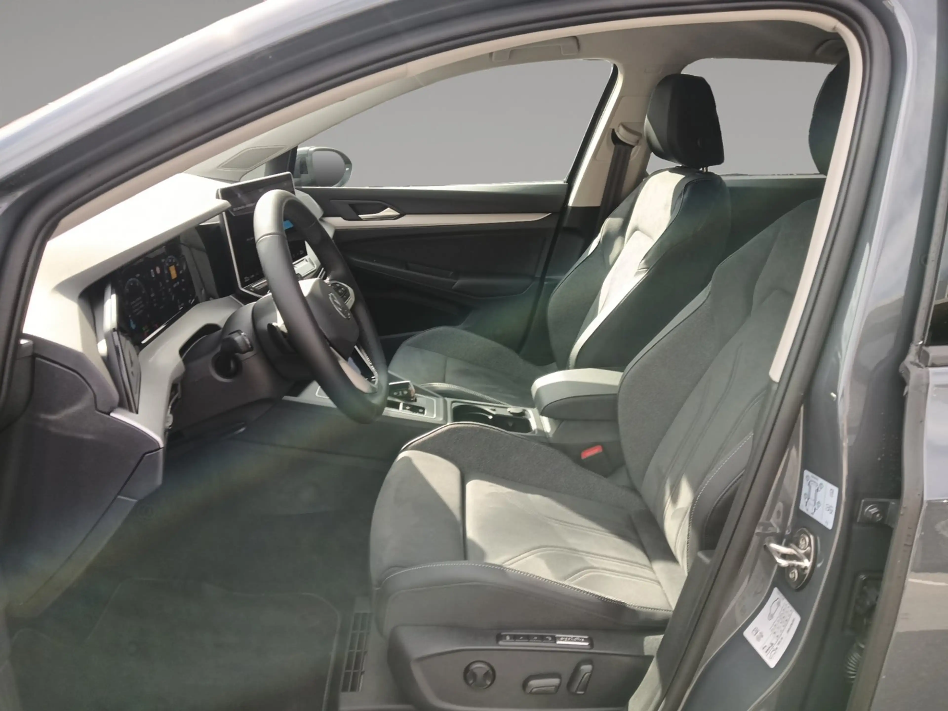 Volkswagen Golf Variant Business mHeV DSG — photo 9