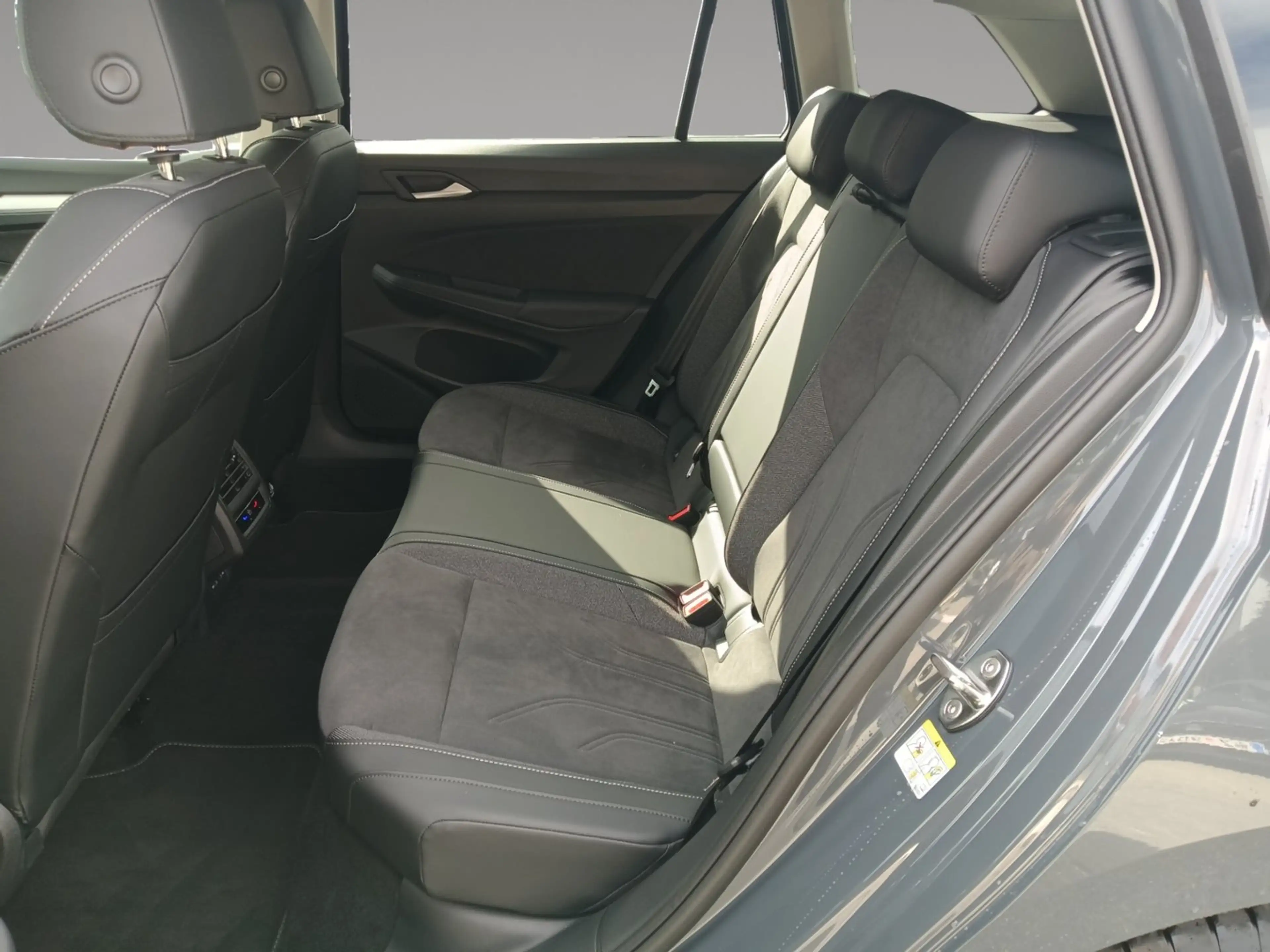 Volkswagen Golf Variant Business mHeV DSG — photo 13