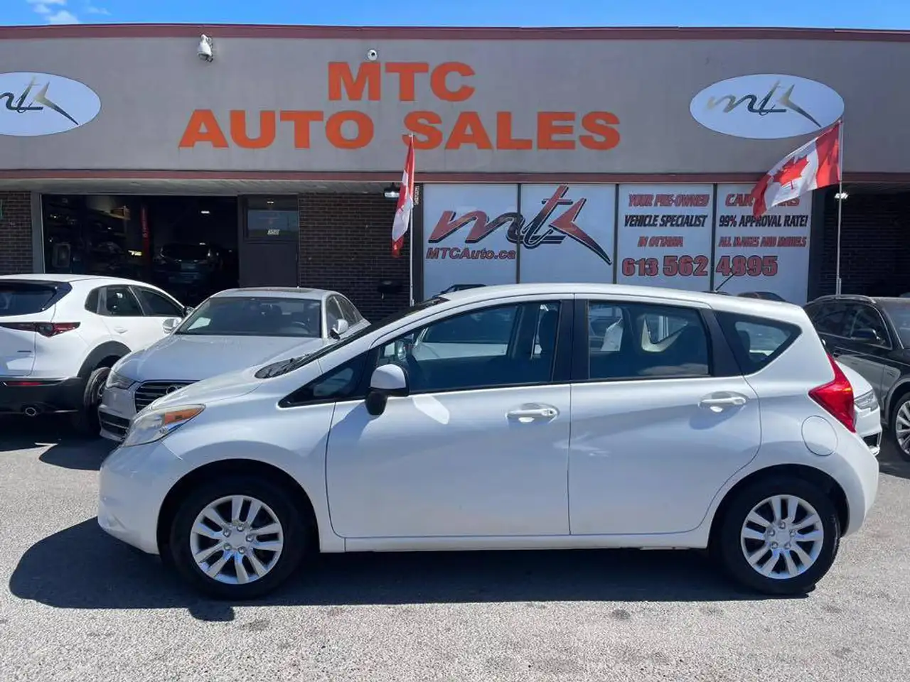 Nissan Versa снимка Nissan Versa