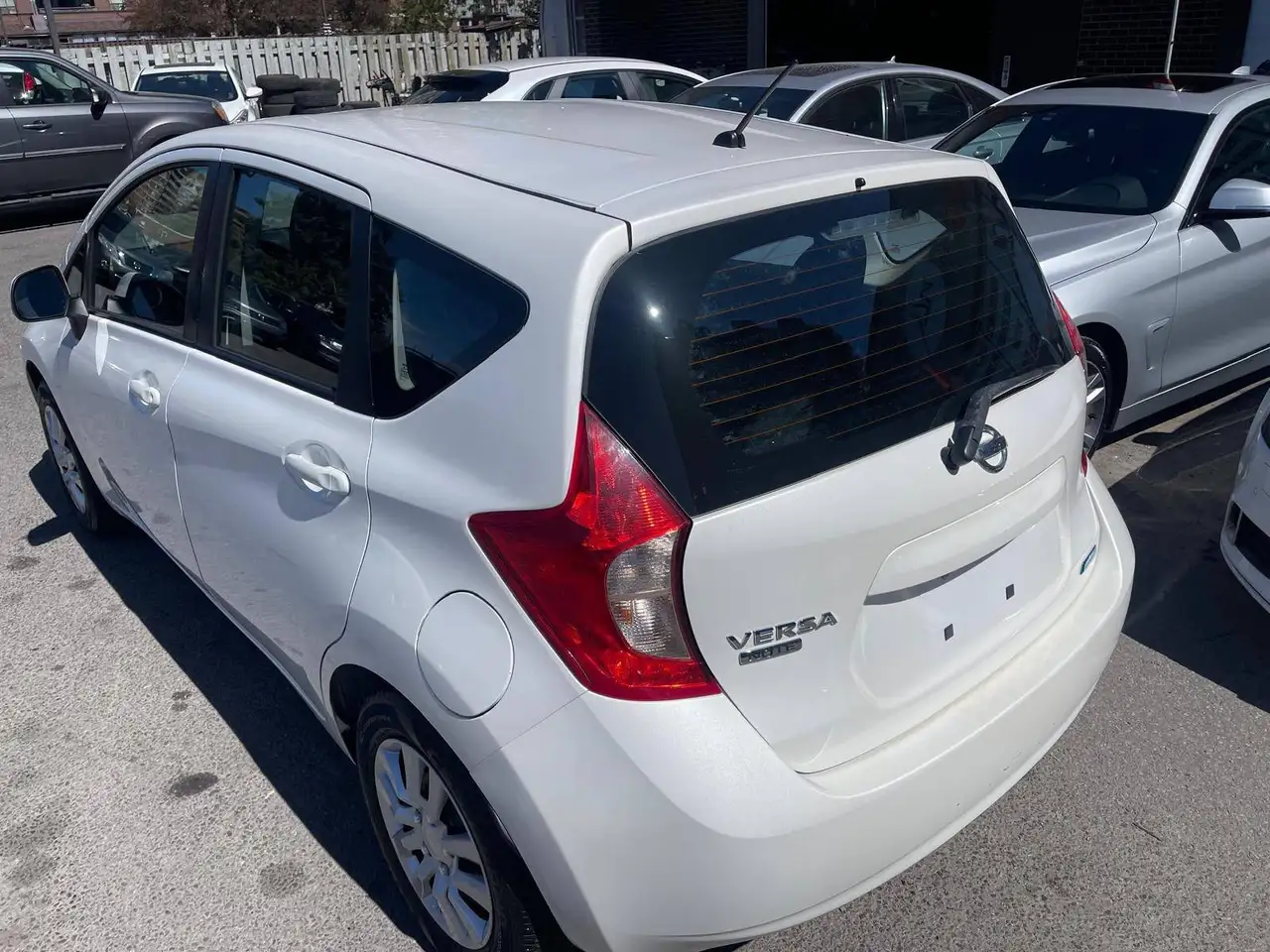 Nissan Versa снимка Nissan Versa