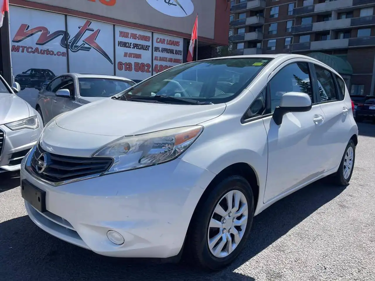 Nissan Versa снимка Nissan Versa