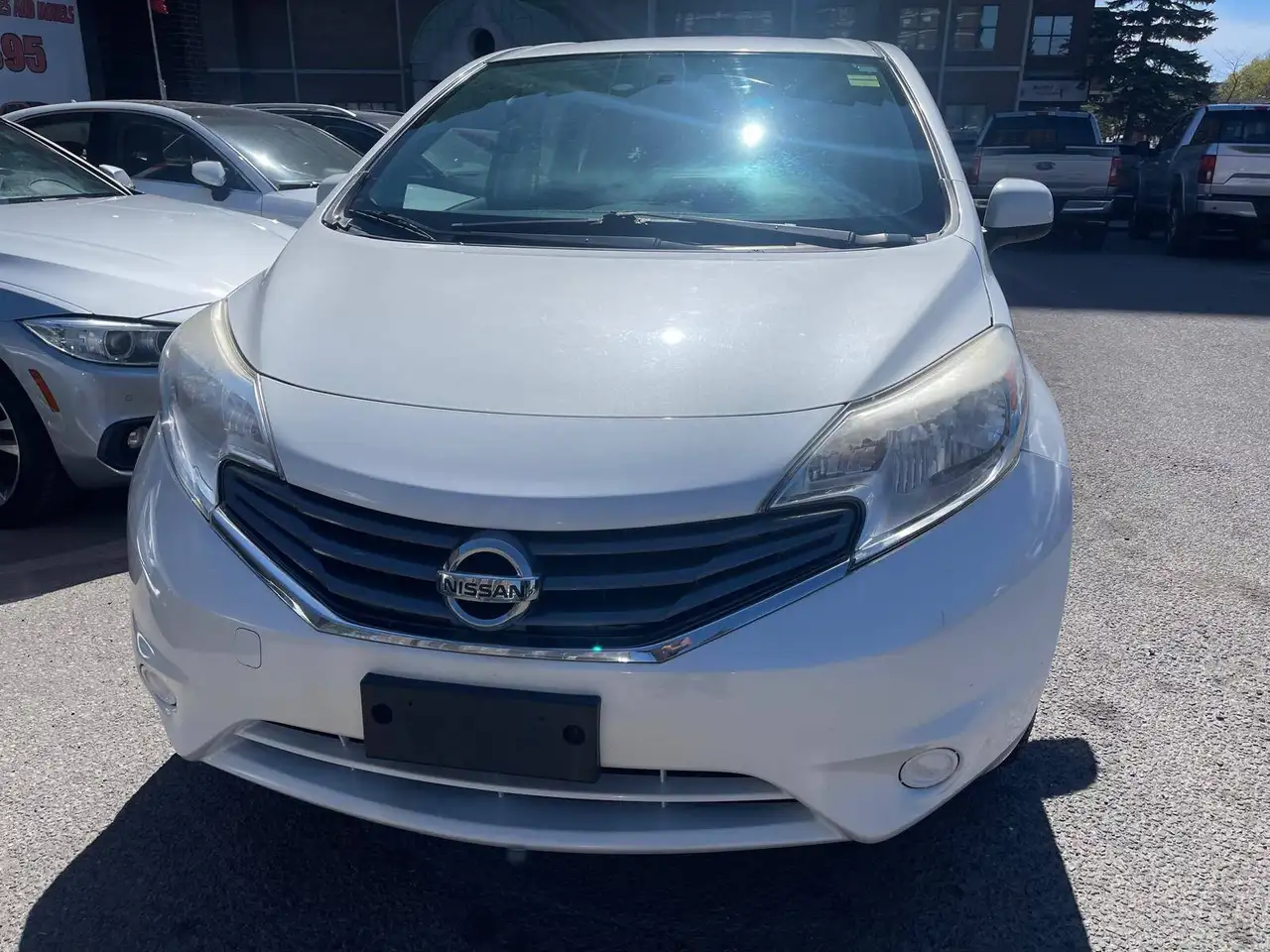 Nissan Versa снимка Nissan Versa