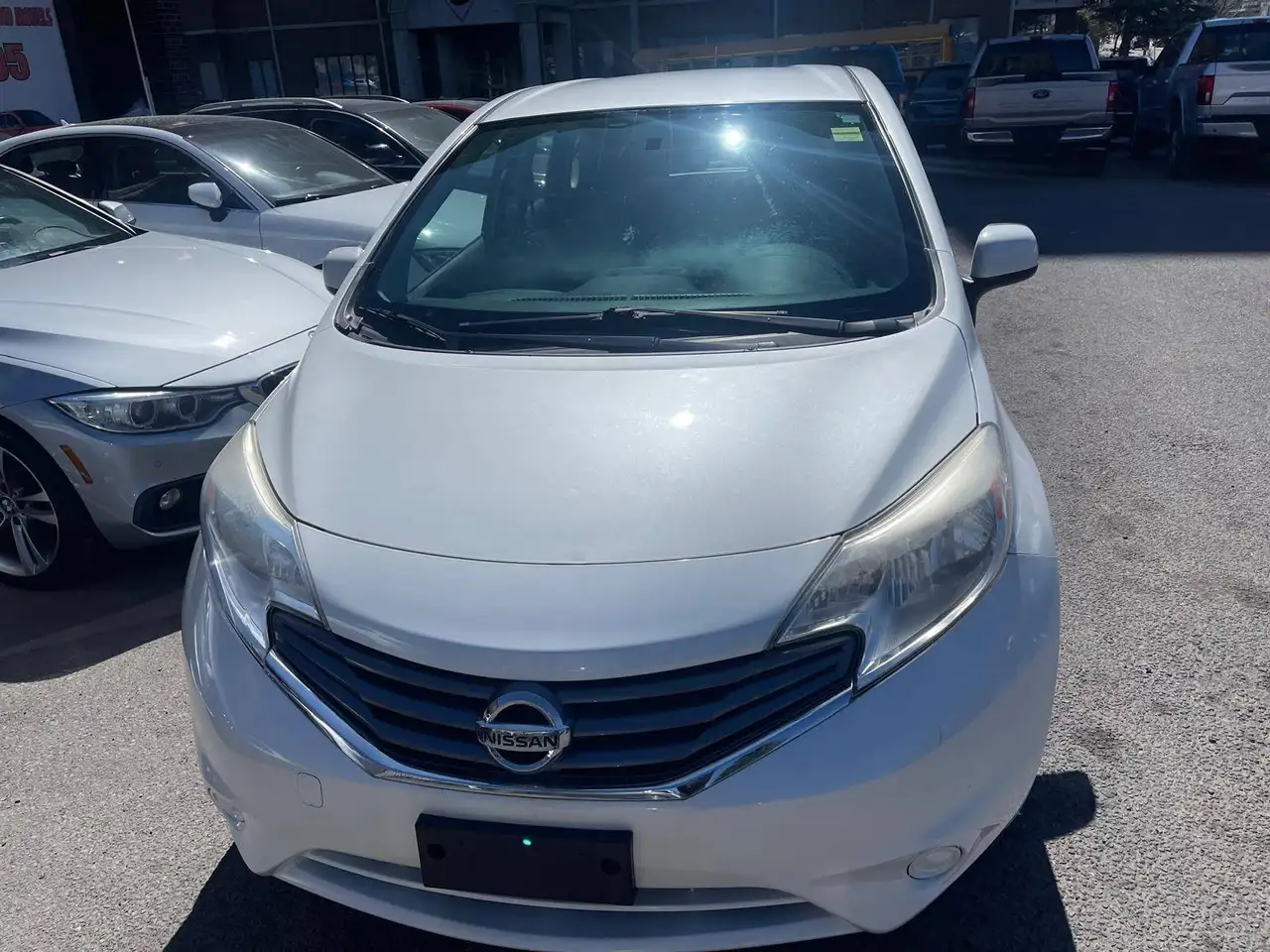 Nissan Versa снимка Nissan Versa