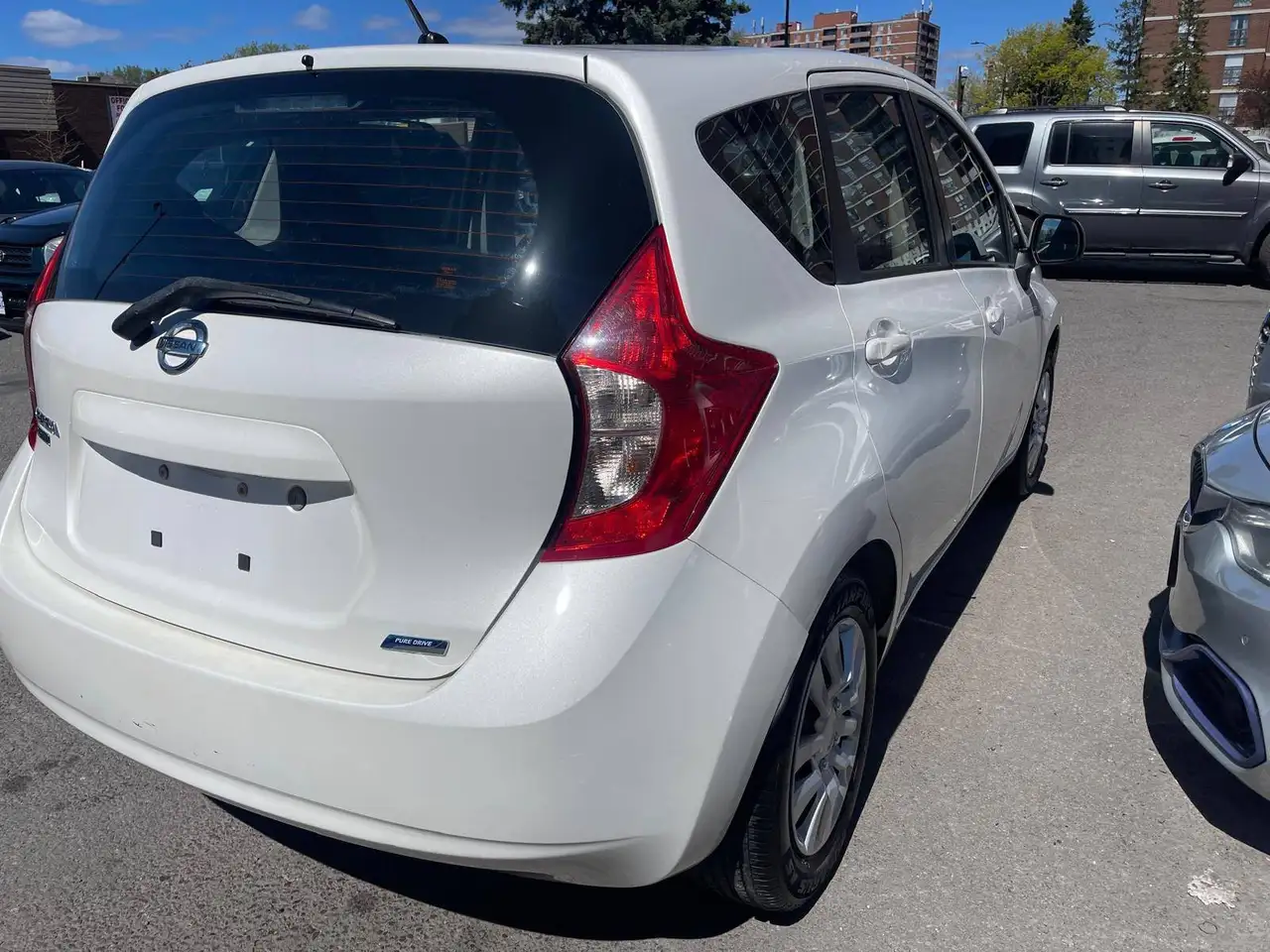 Nissan Versa снимка Nissan Versa