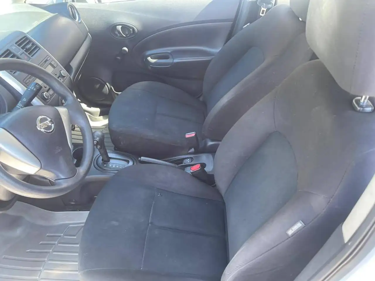 Nissan Versa снимка Nissan Versa