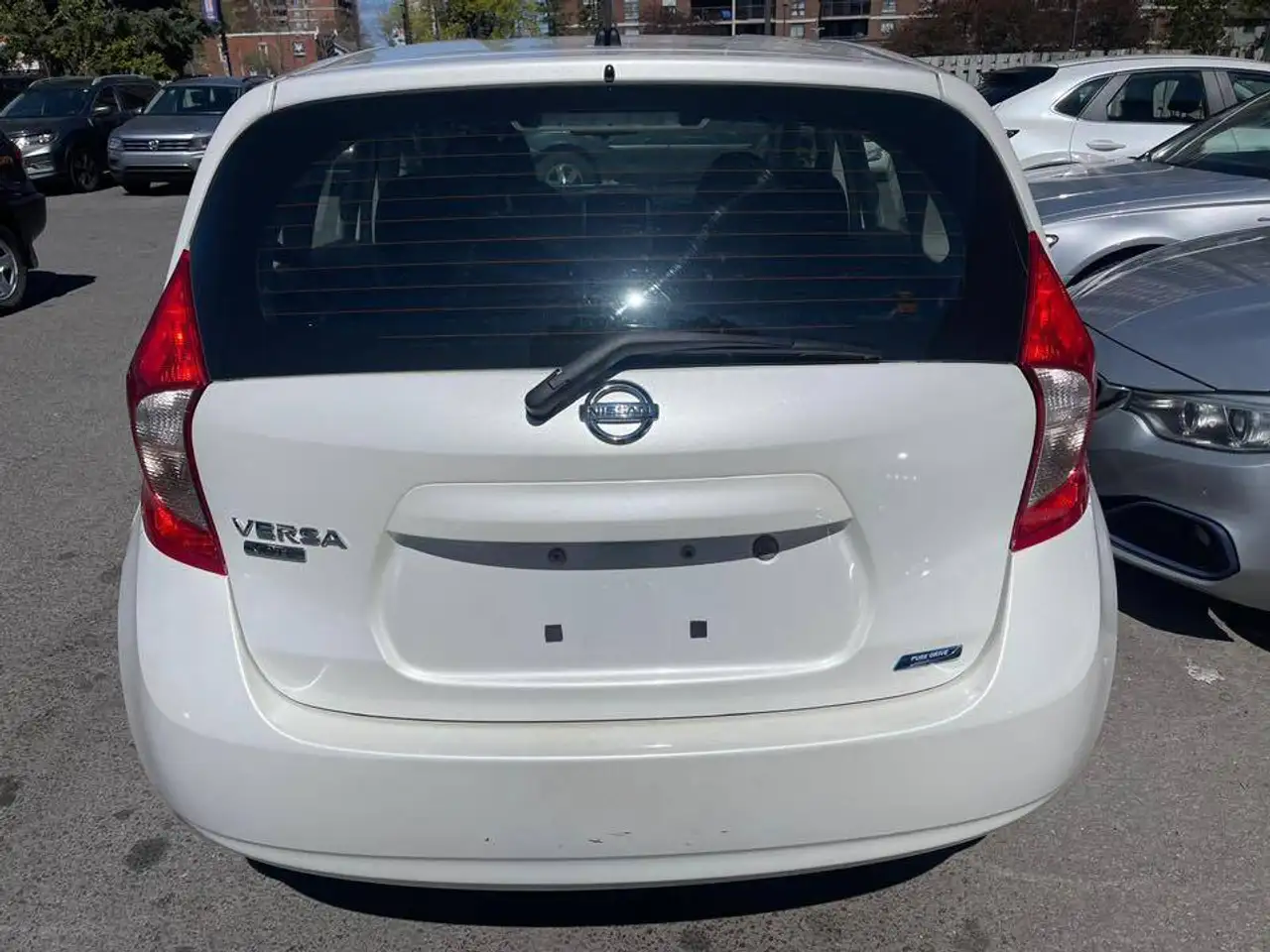 Nissan Versa снимка Nissan Versa
