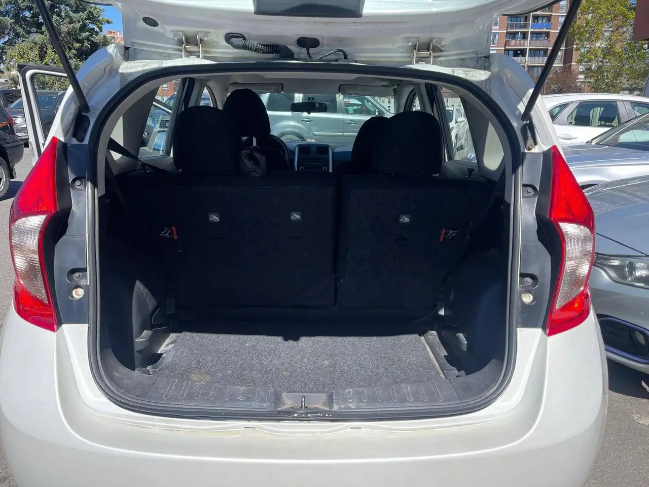 Nissan Versa снимка Nissan Versa