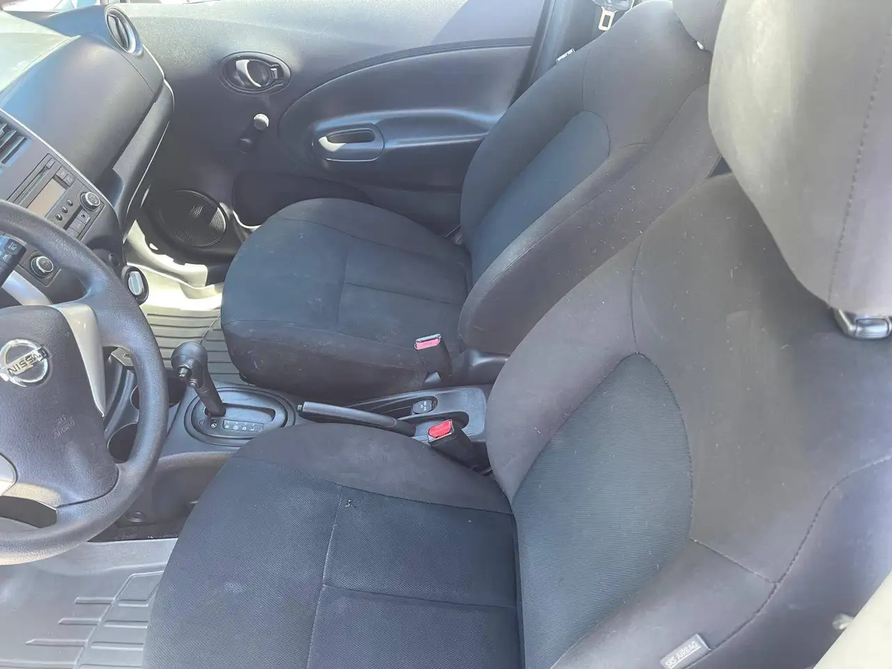 Nissan Versa снимка Nissan Versa