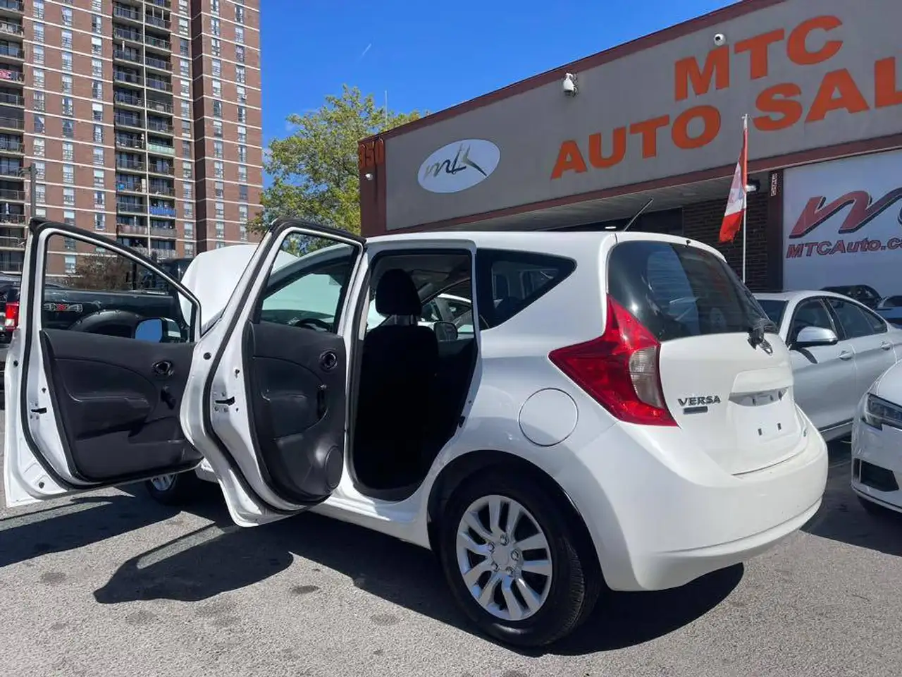 Nissan Versa снимка Nissan Versa