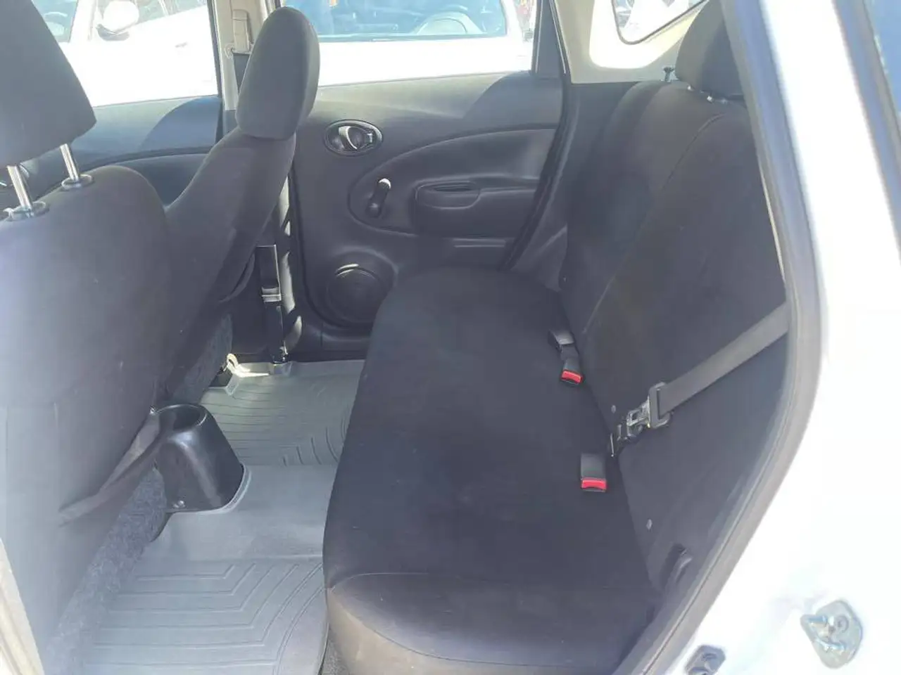 Nissan Versa снимка Nissan Versa