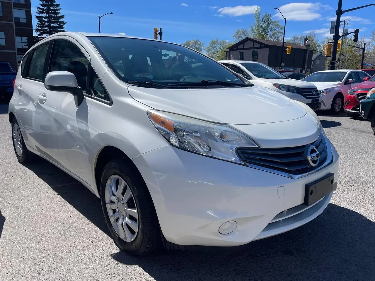 Nissan Versa снимка Nissan Versa