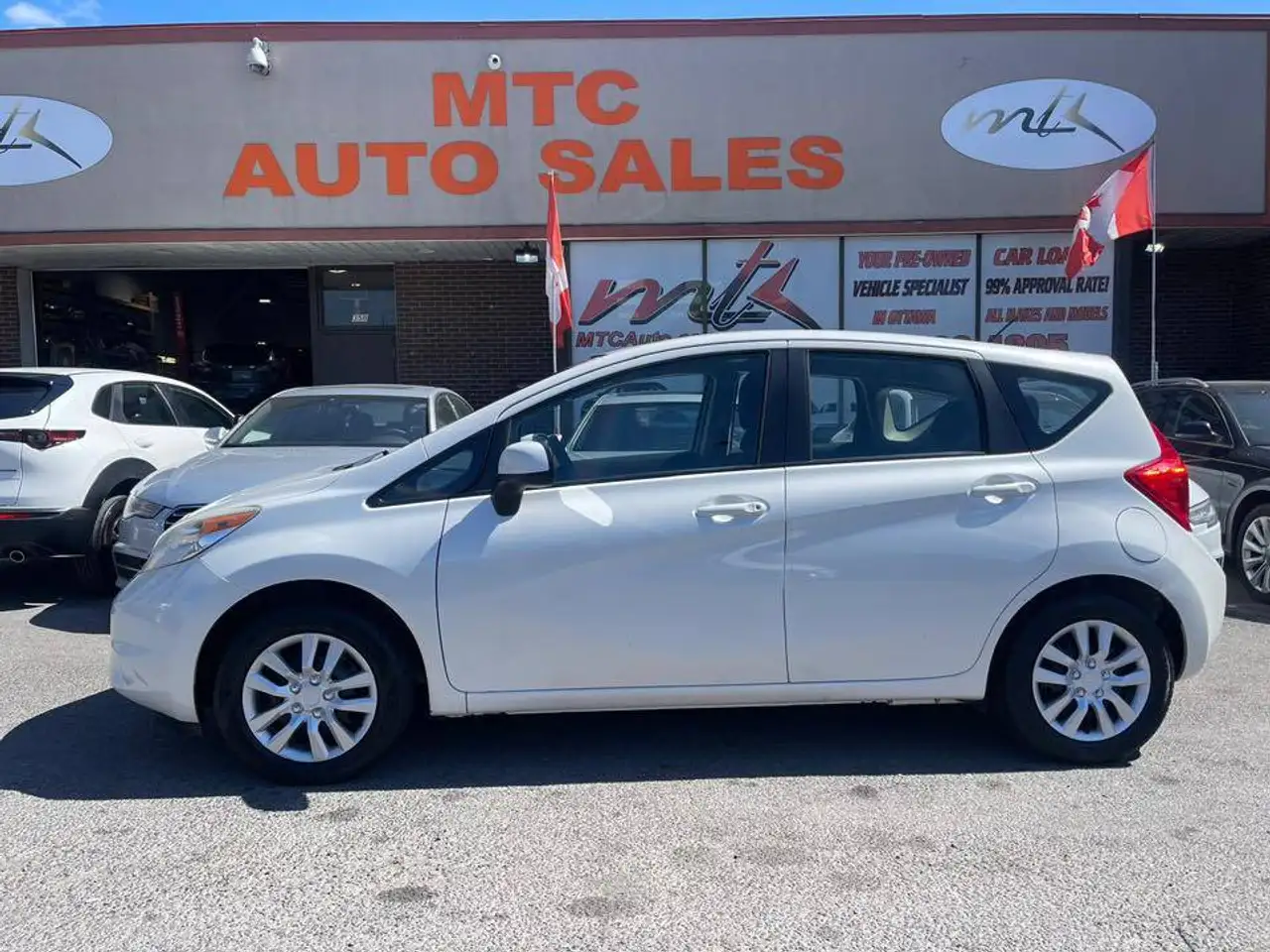 Nissan Versa снимка Nissan Versa