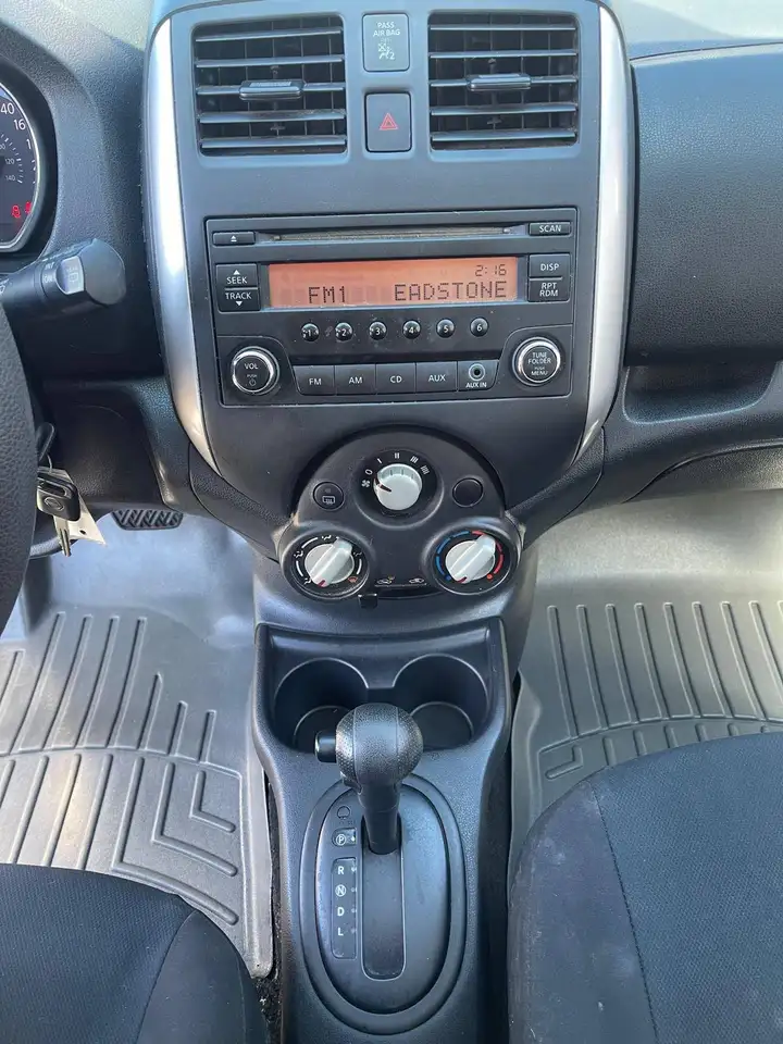 Nissan Versa снимка Nissan Versa