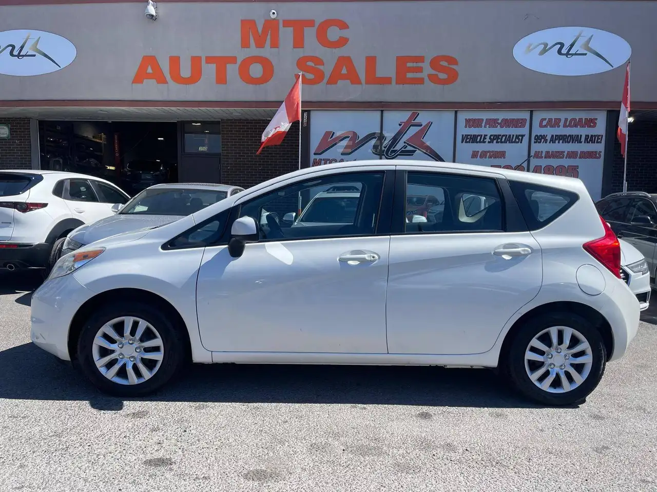 Nissan Versa снимка Nissan Versa