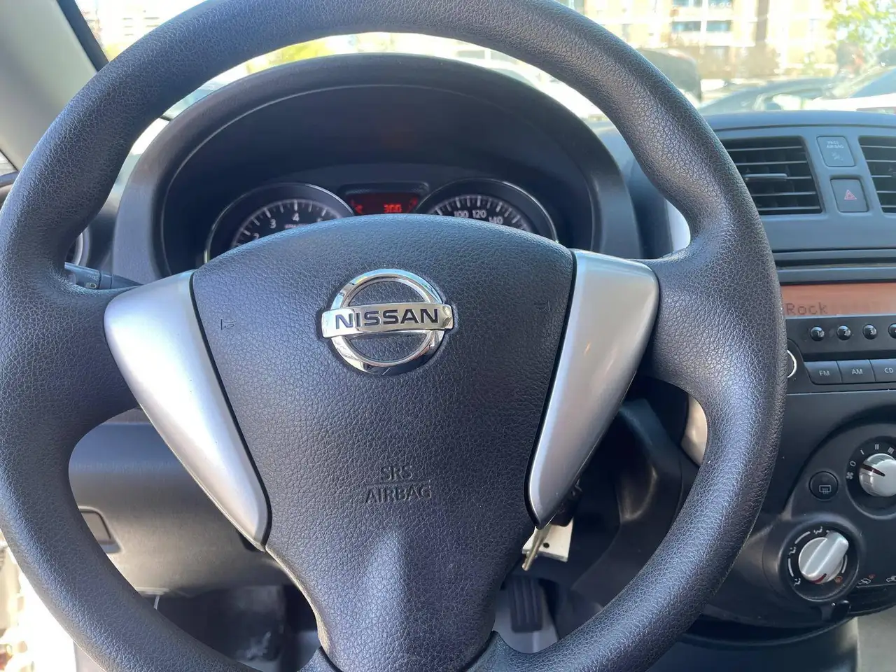 Nissan Versa снимка Nissan Versa