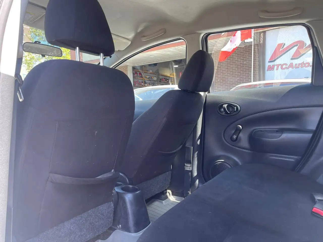 Nissan Versa снимка Nissan Versa