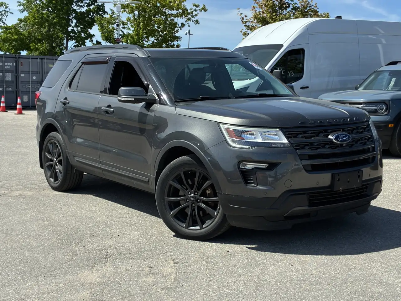 Ford Explorer снимка Ford Explorer