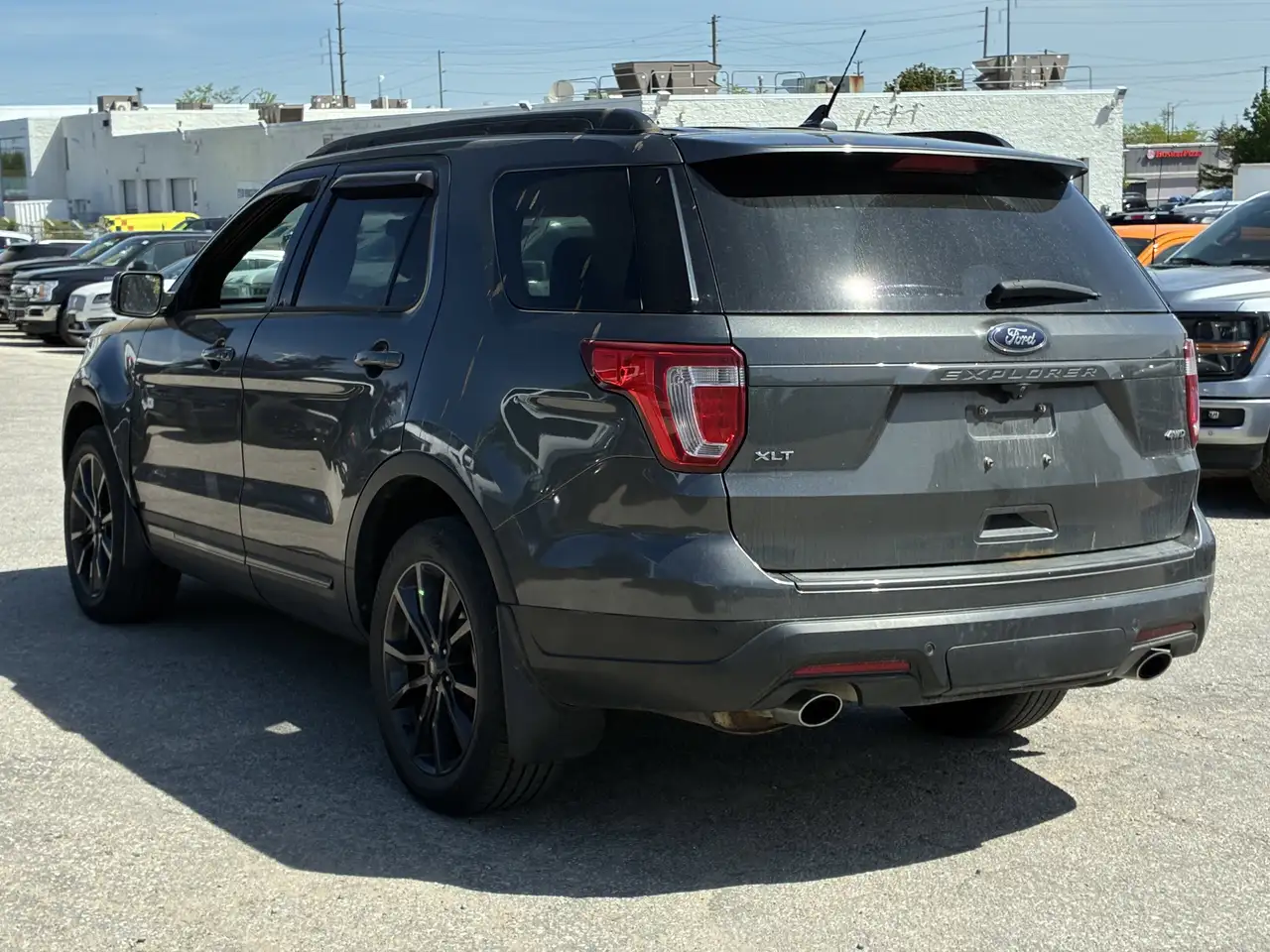 Ford Explorer снимка Ford Explorer